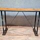 console / table de style industriel, pleine de caractère.