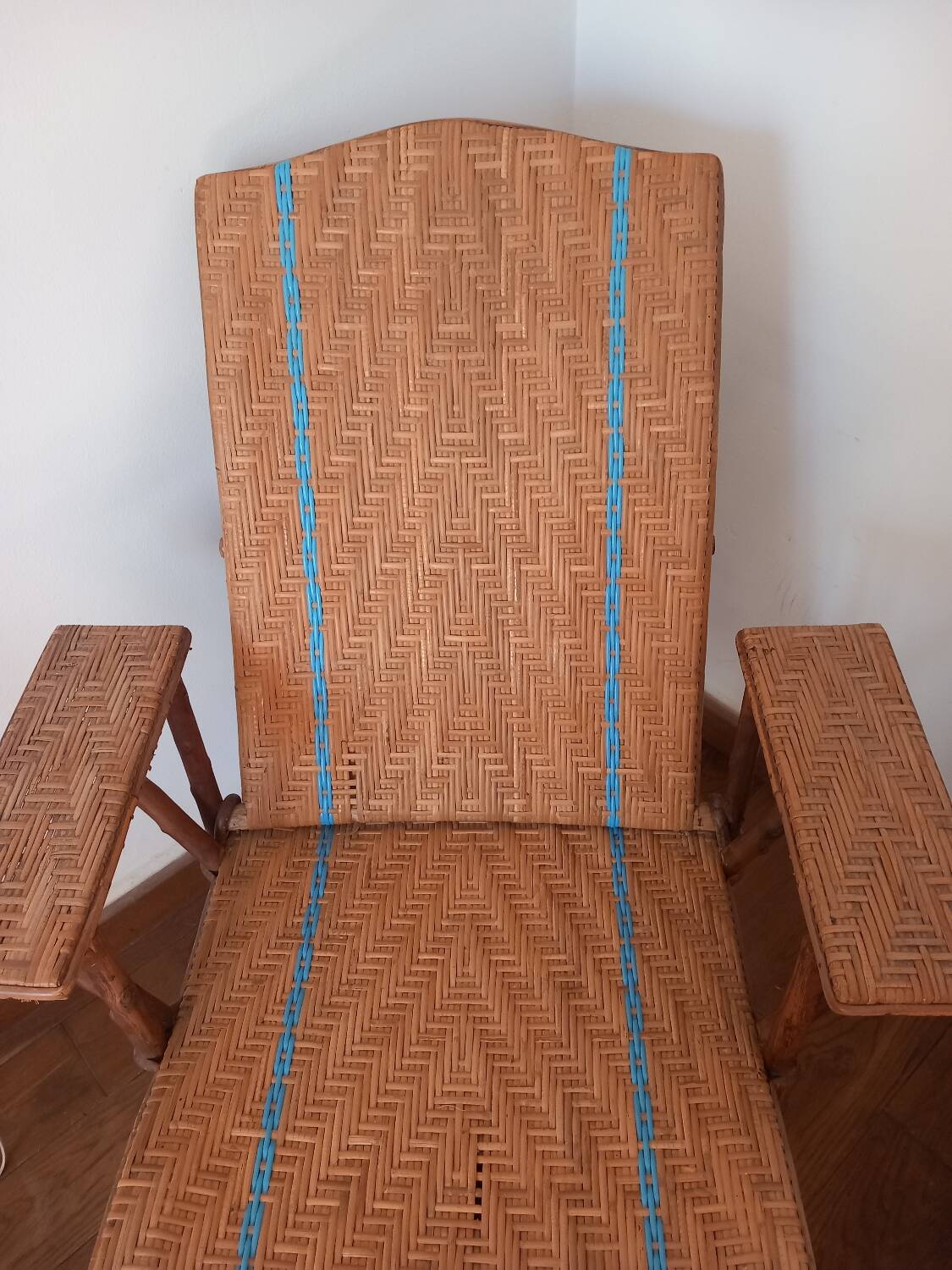 Rattan lounge chair
