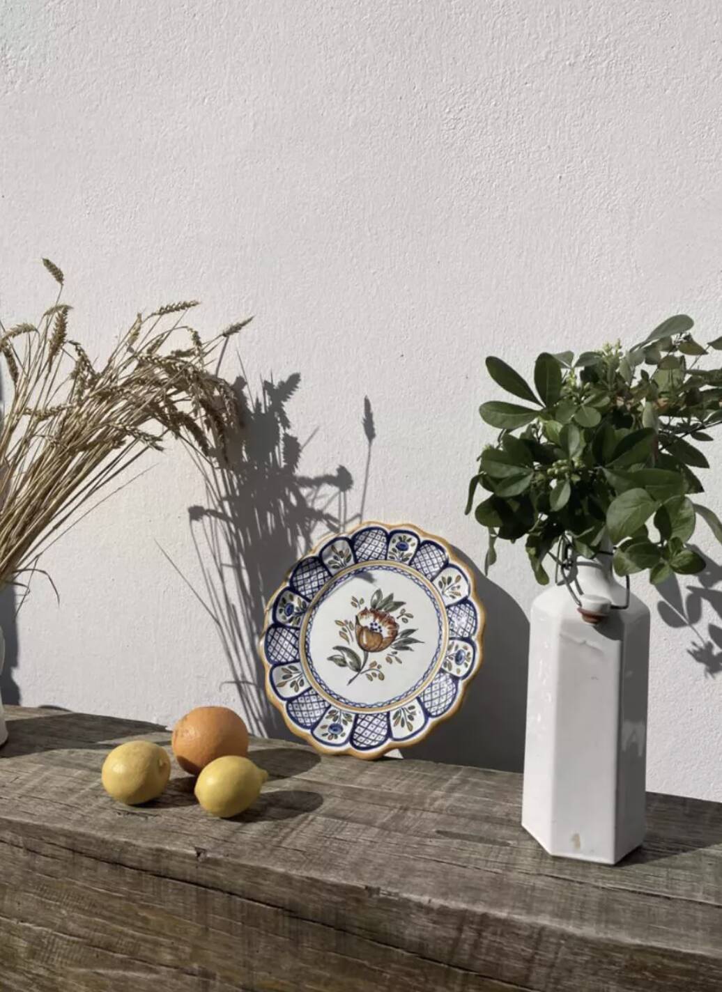 Decorative wall flower plate