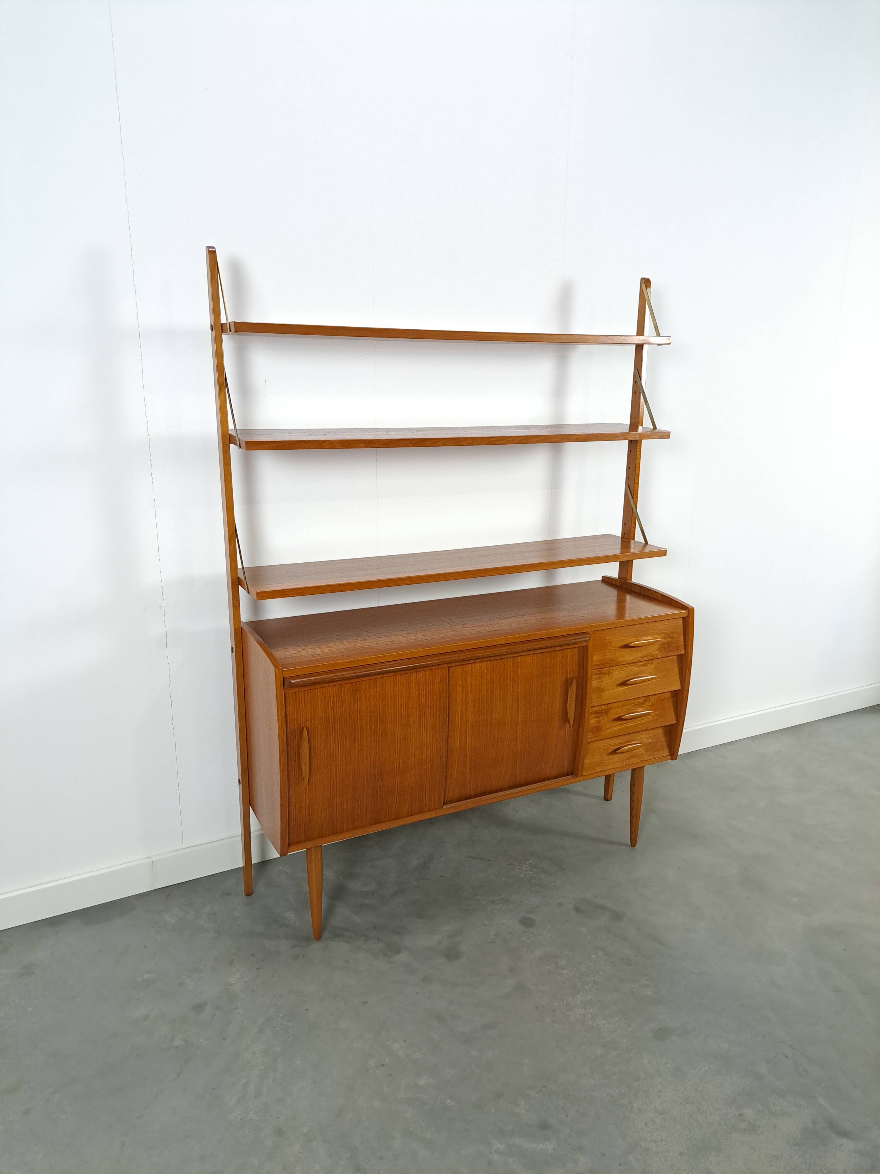 Meuble mural scandinave en teck avec étagères, tiroir et bureau