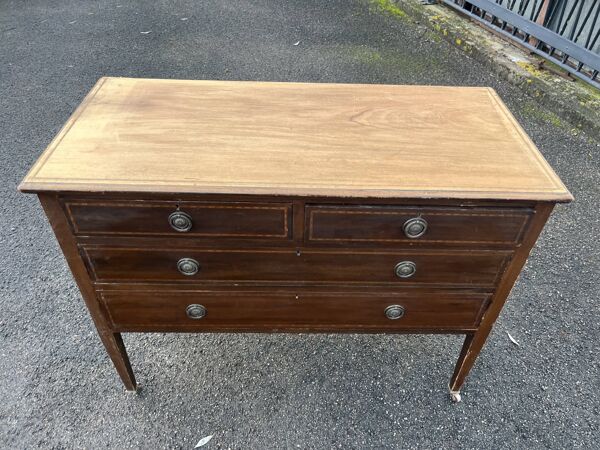 Commode Marqueterie de style Louis XVI à quatre tiroirs