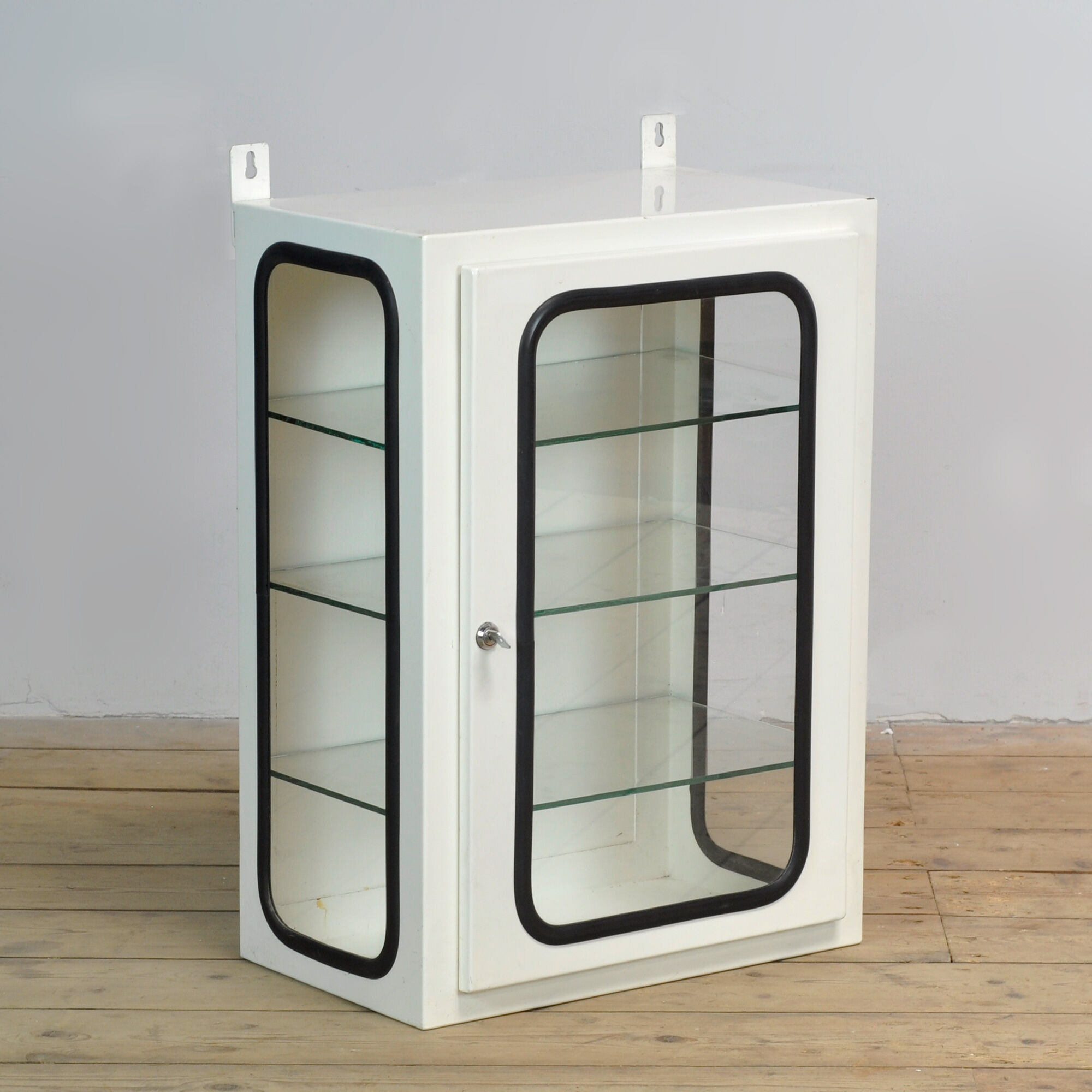 Cabinet médical vintage, années 1970