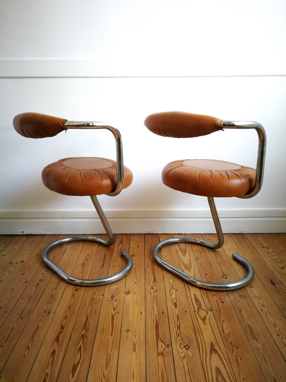 Suite de 4 chaises Giotto Stoppino cognac