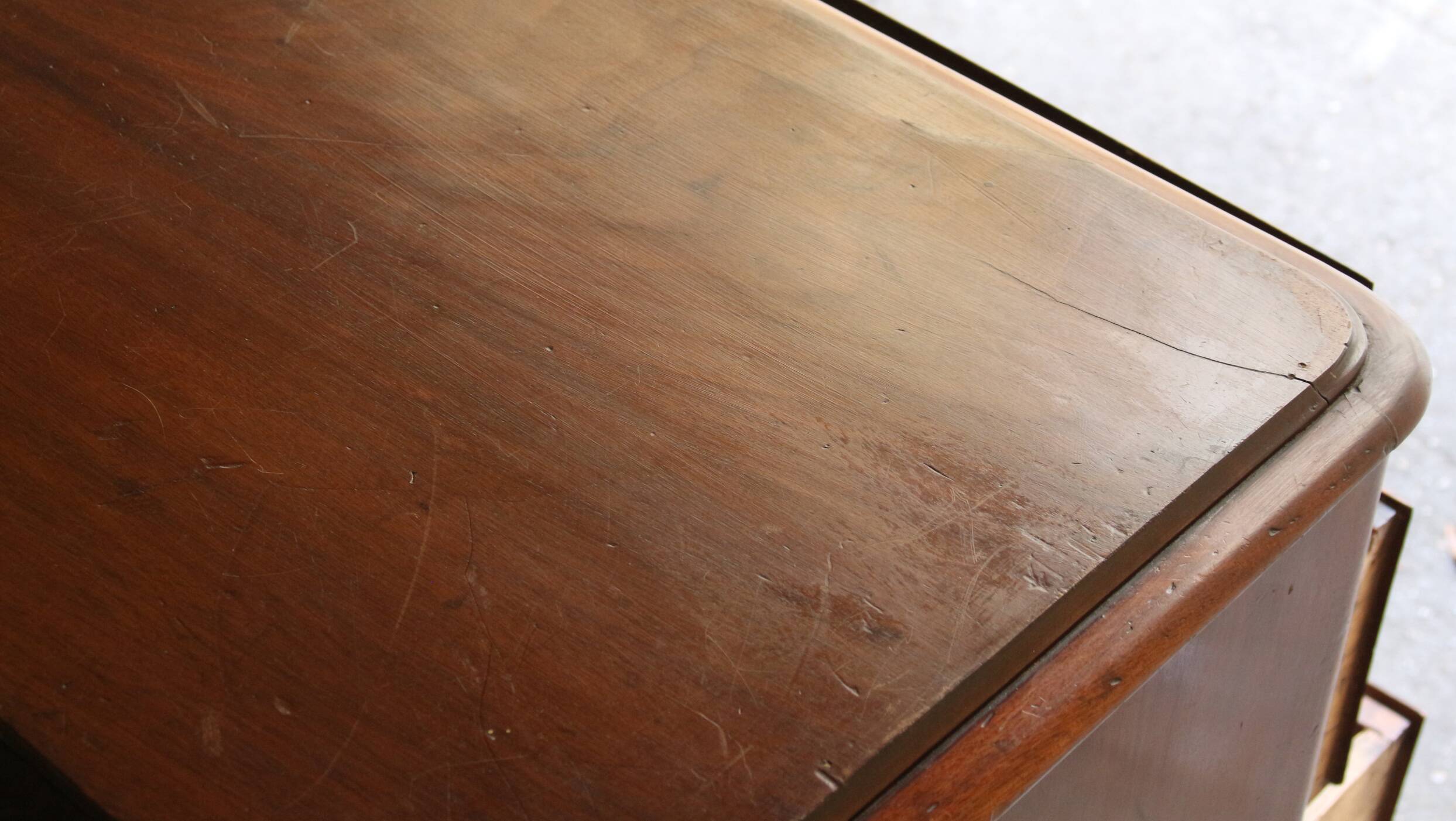 Adorable Edwardian commode in solid mahogany! Around 1900.