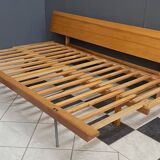 Lit de repos gris par Drevotex 1970