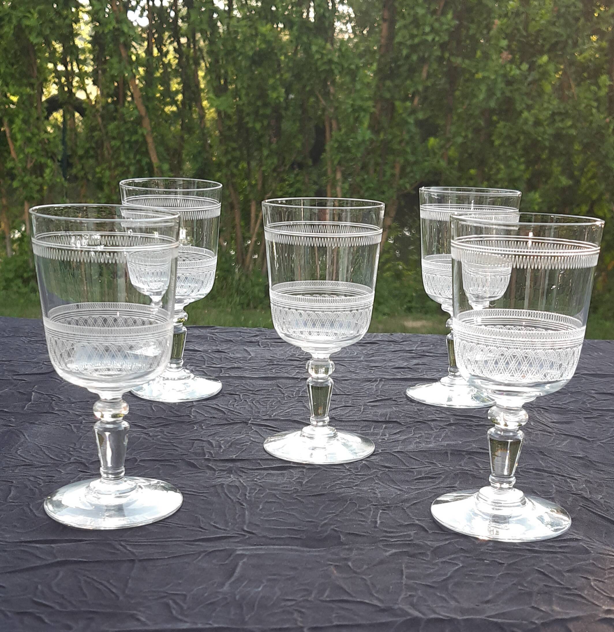 5 old guilloche glasses. Late 19th or early 20th century. Baccarat or Saint Louis.