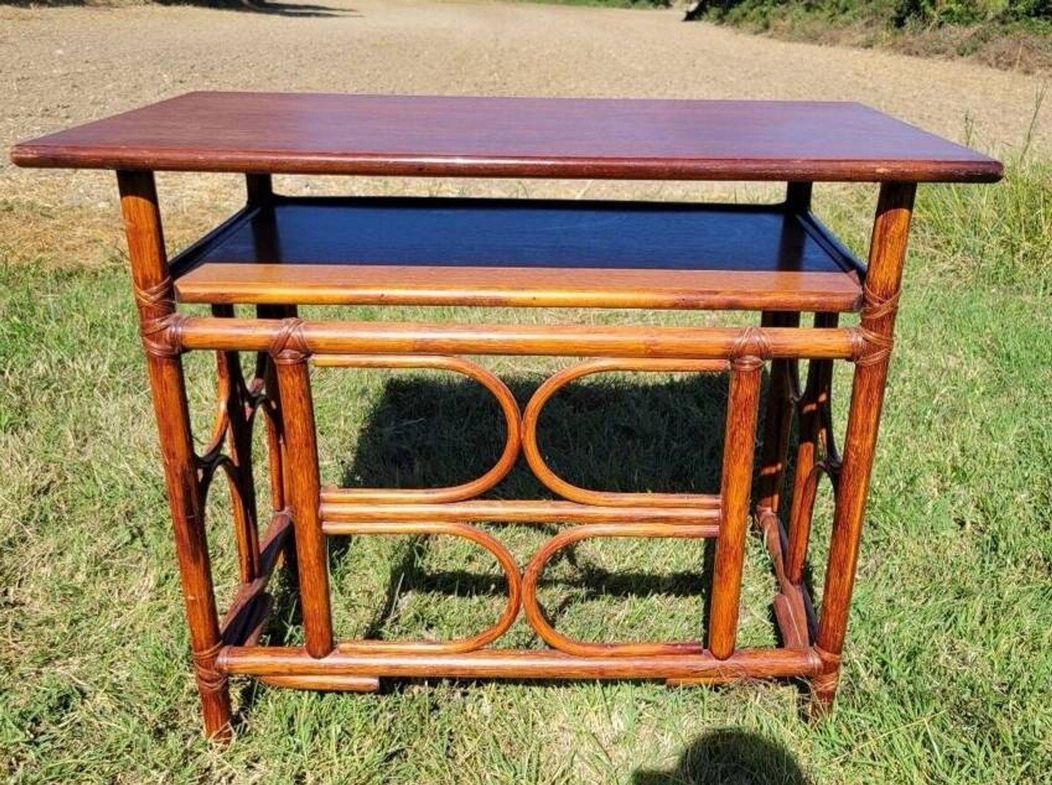 Bureau en bambou et rotin