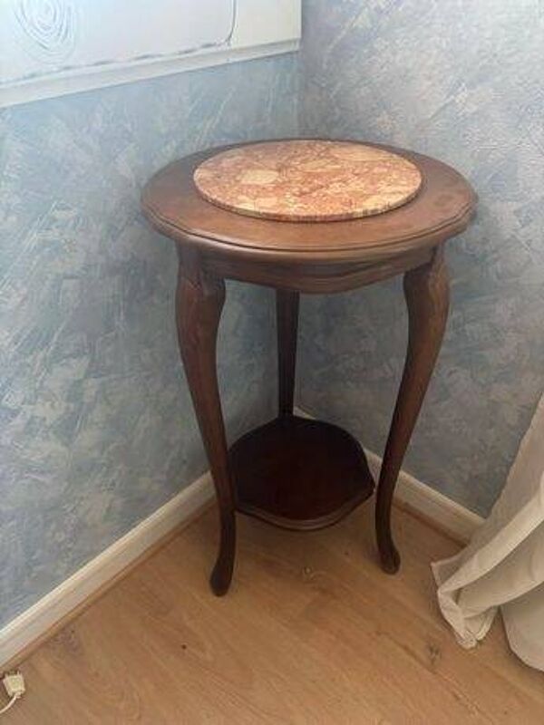 Ancienne sellette, guéridon de style Louis XV, plateau en marbre rose