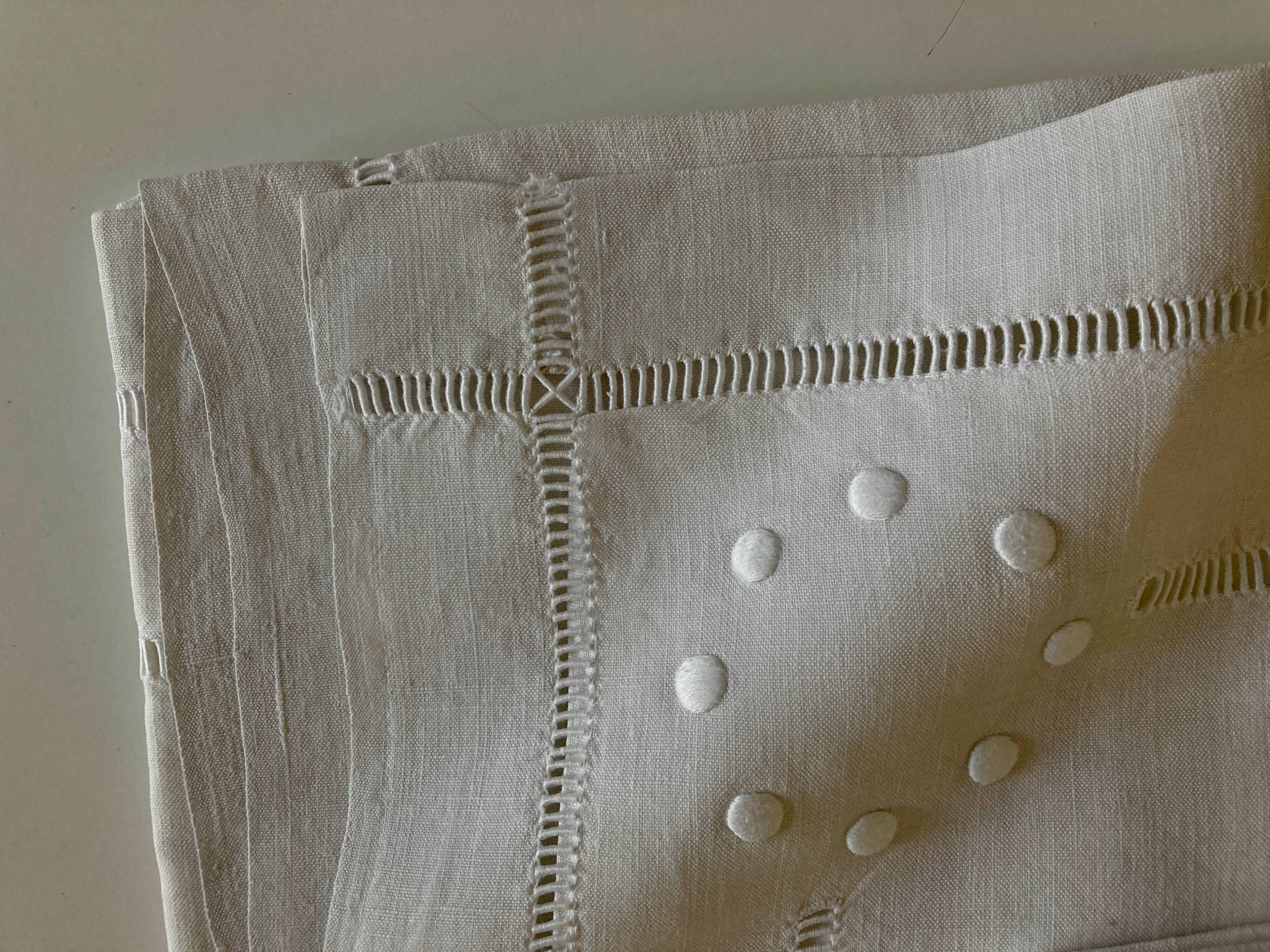 Paire de taies d'oreillers toile de lin brodée de pois et jours sans monogramme