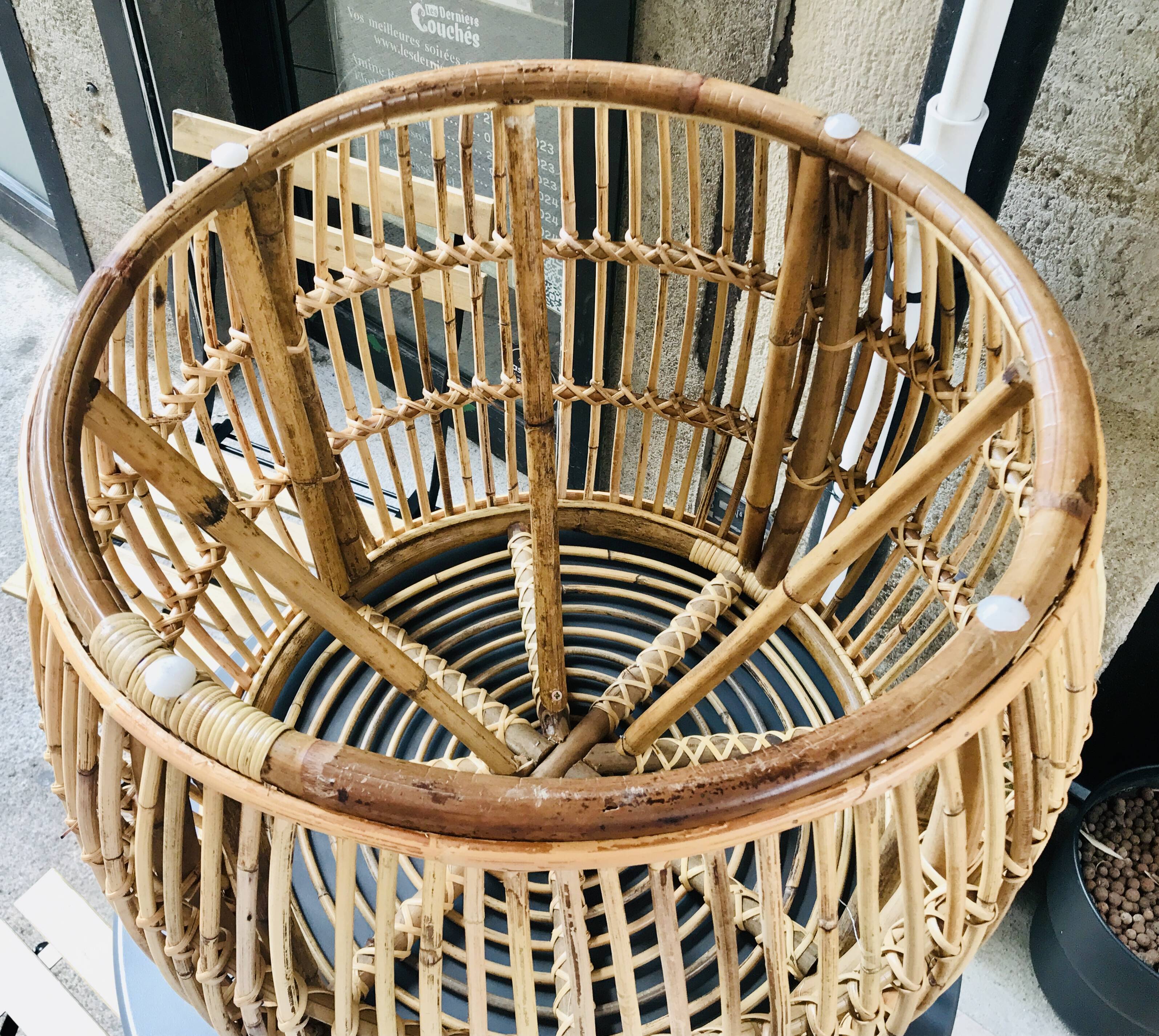 Round rattan coffee table