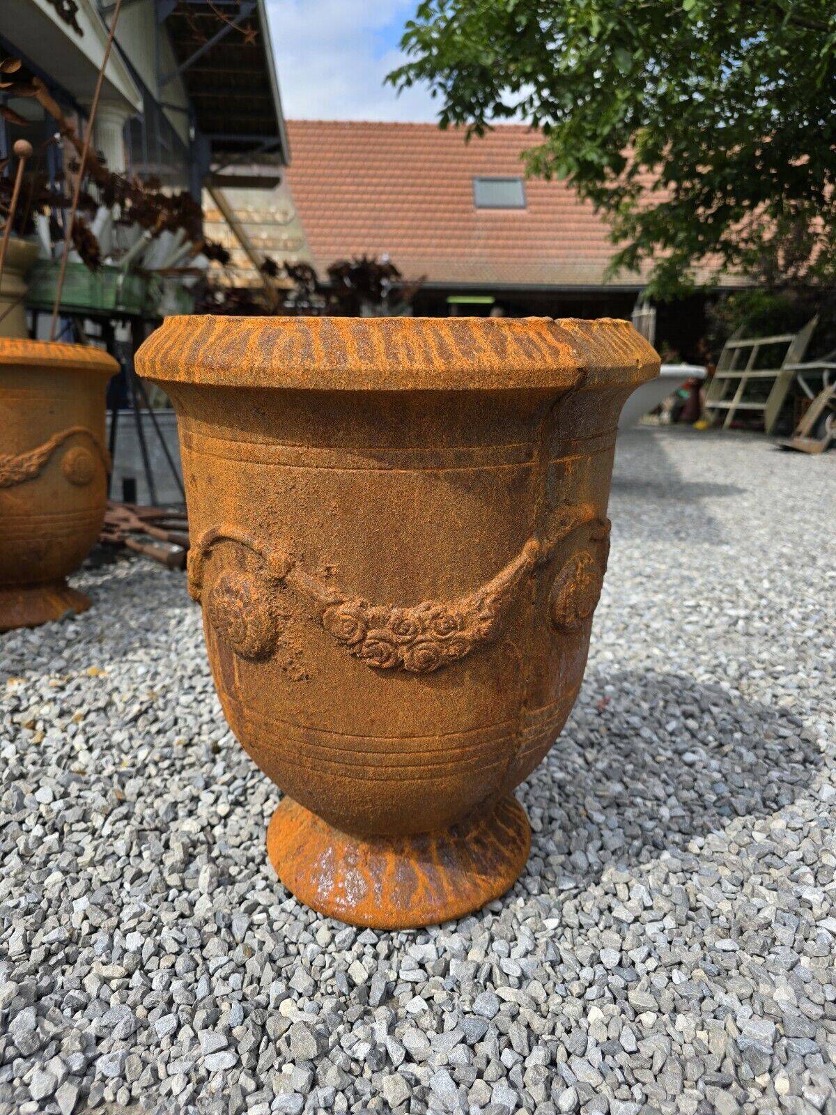 cast iron anduse vase