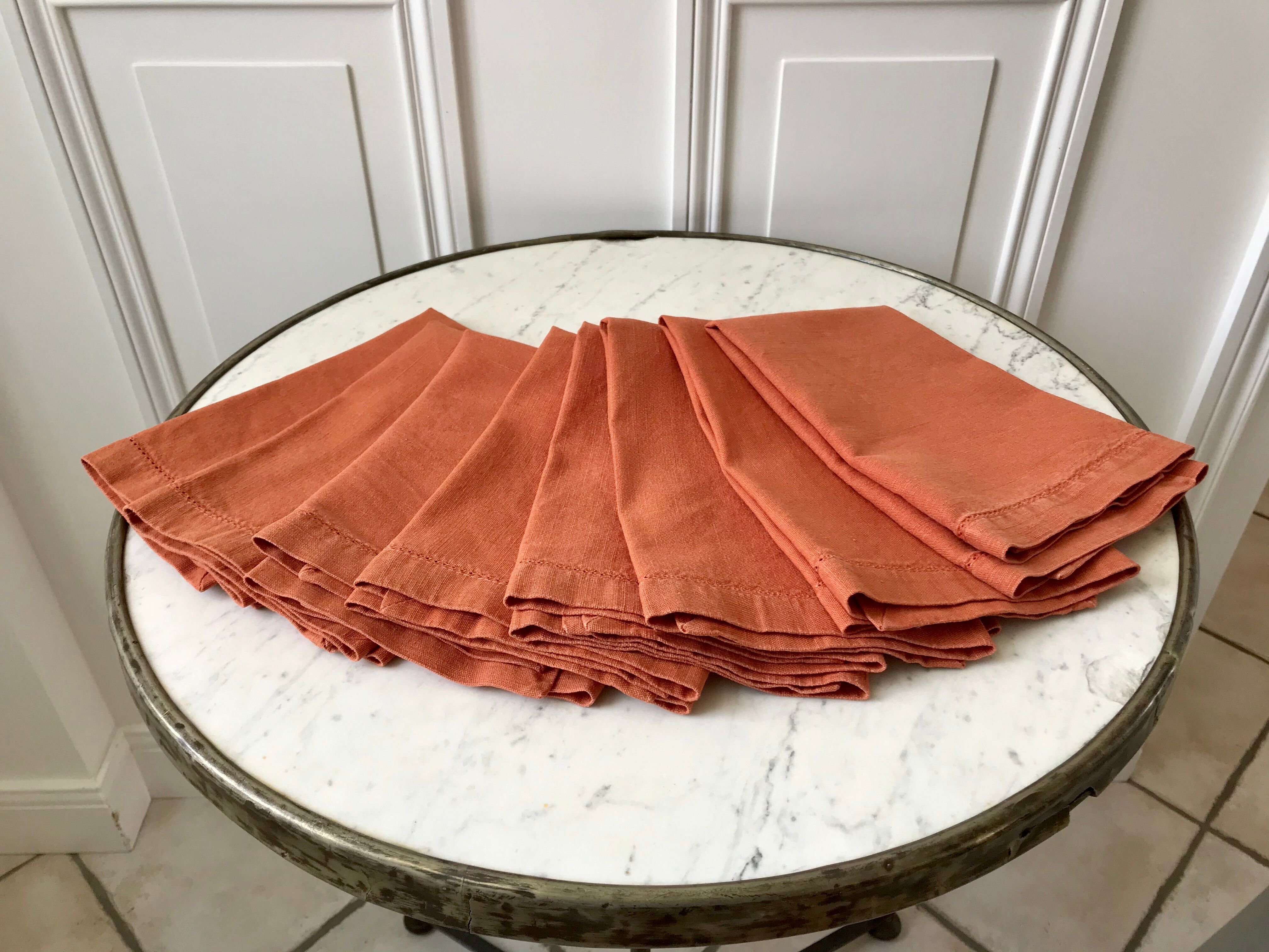 Lot de 8 serviettes de table en lin ajourées couleur terracotta