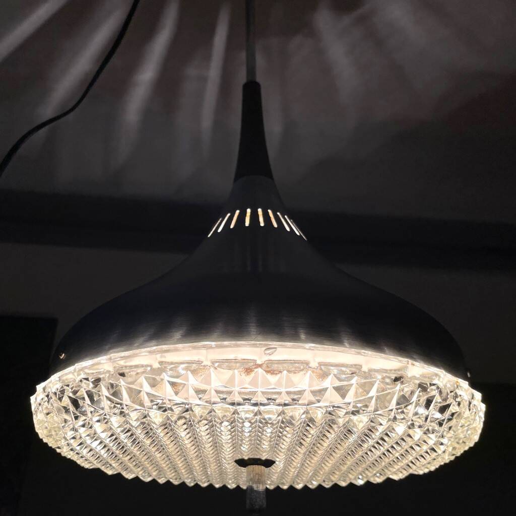 Scandinavian metal hanging lamp