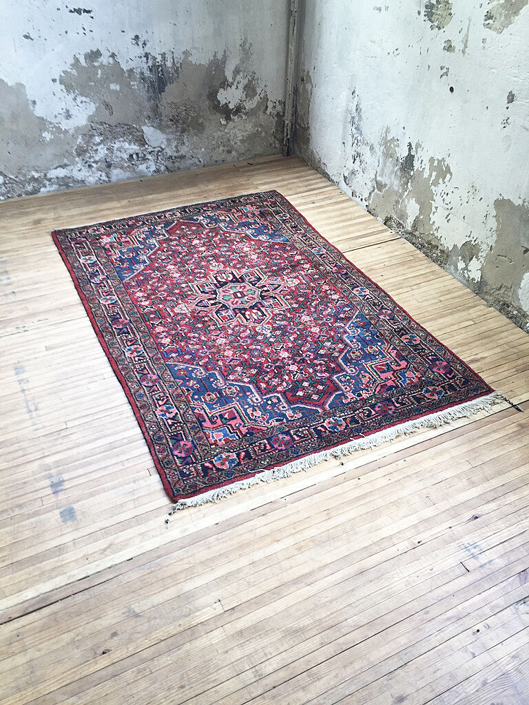 Hand-knoked Persian rug 165 x 113 cm
