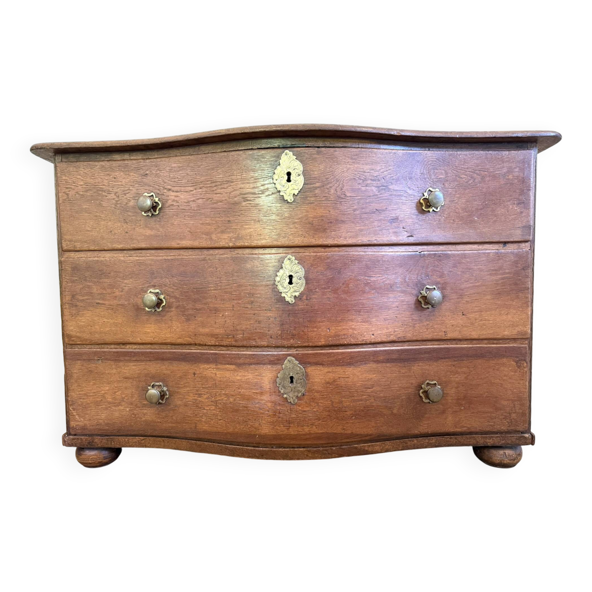 Commode alsacienne XVIIIe siècle – chêne – très beau galbe