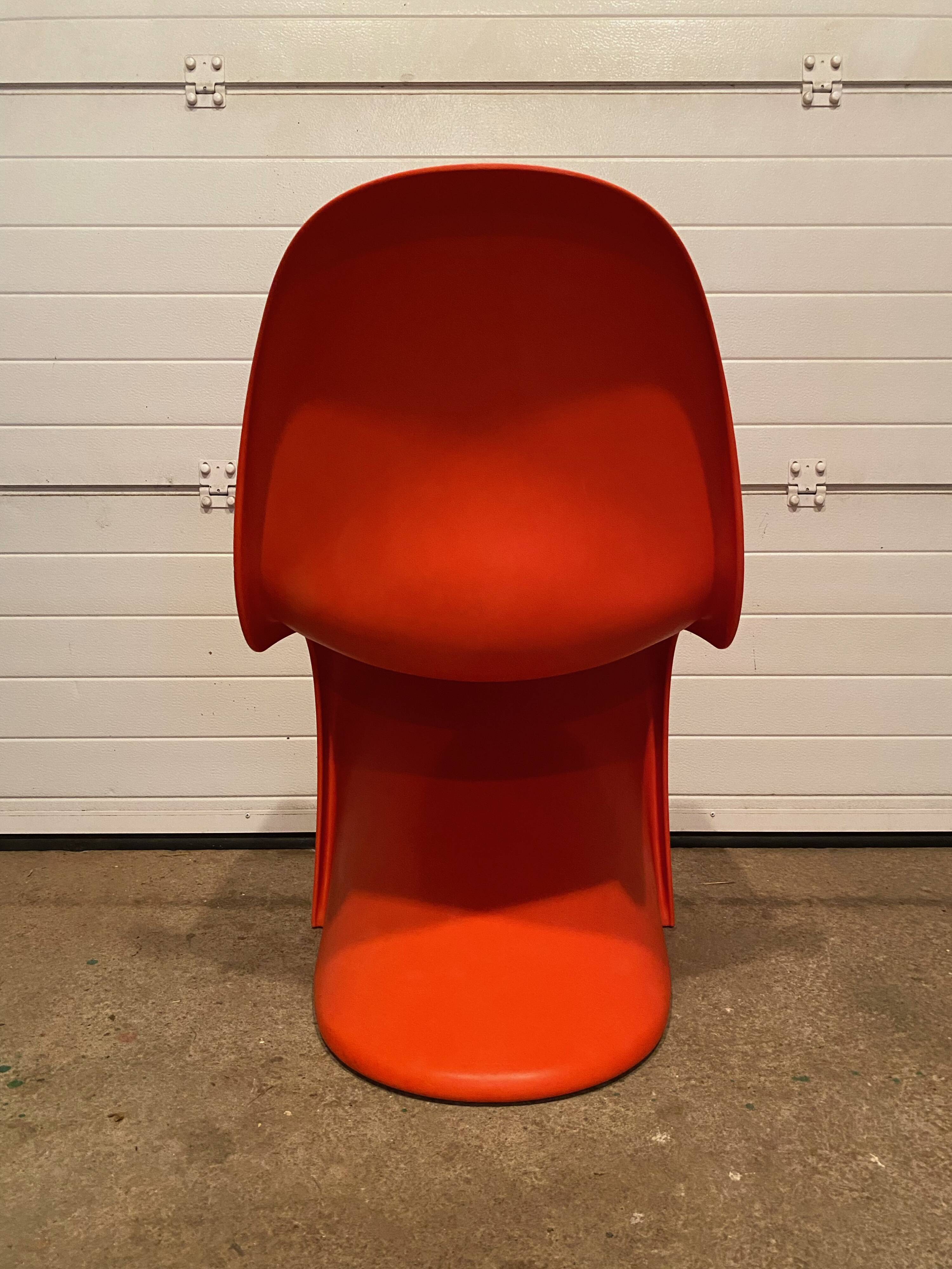 Chaise Verner Pantone