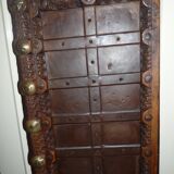 Ancienne porte indienne sculptée et décorée