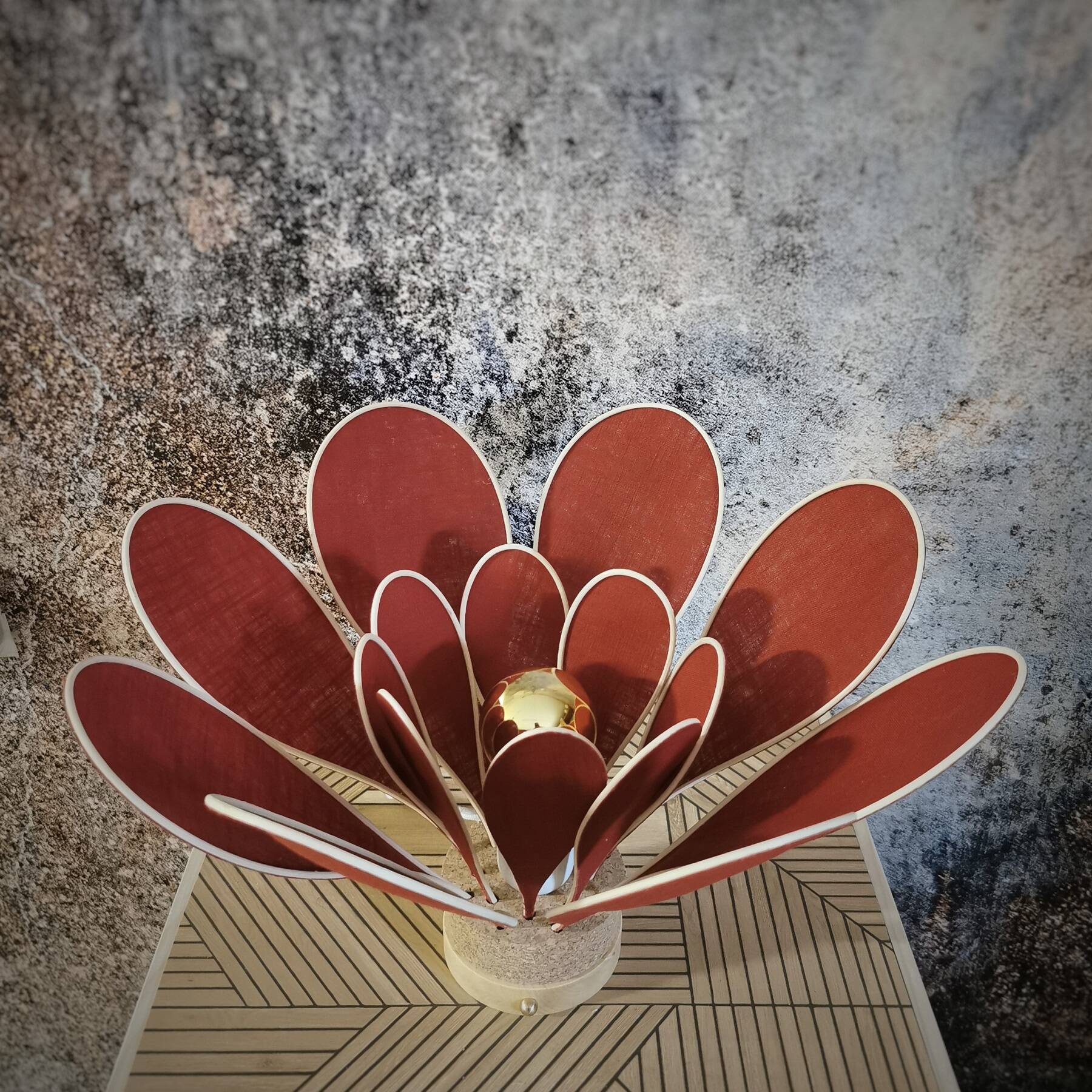 Flower table lamp made of rattan and terracotta linen petals