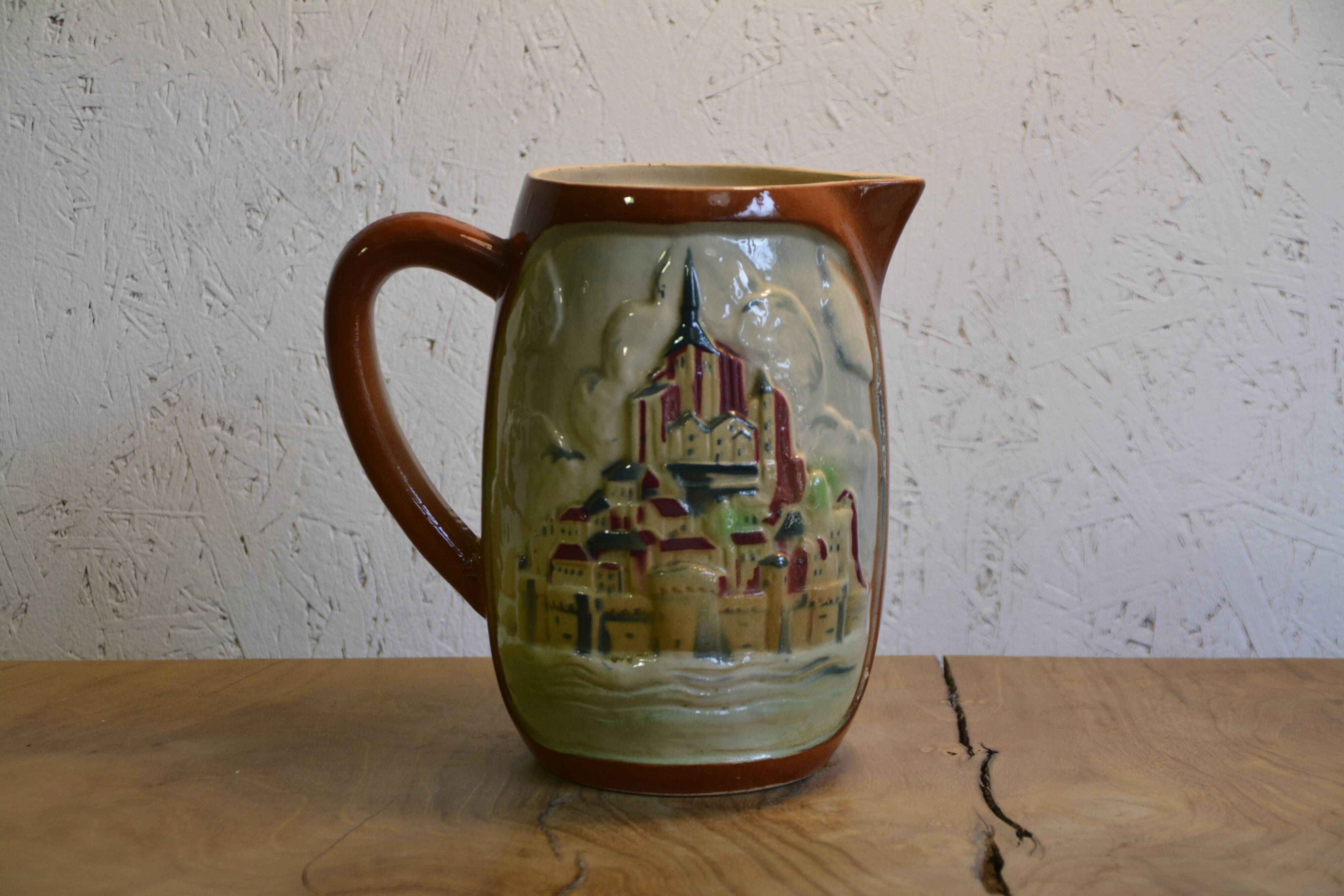 Slurry pitcher Mont Saint Michel