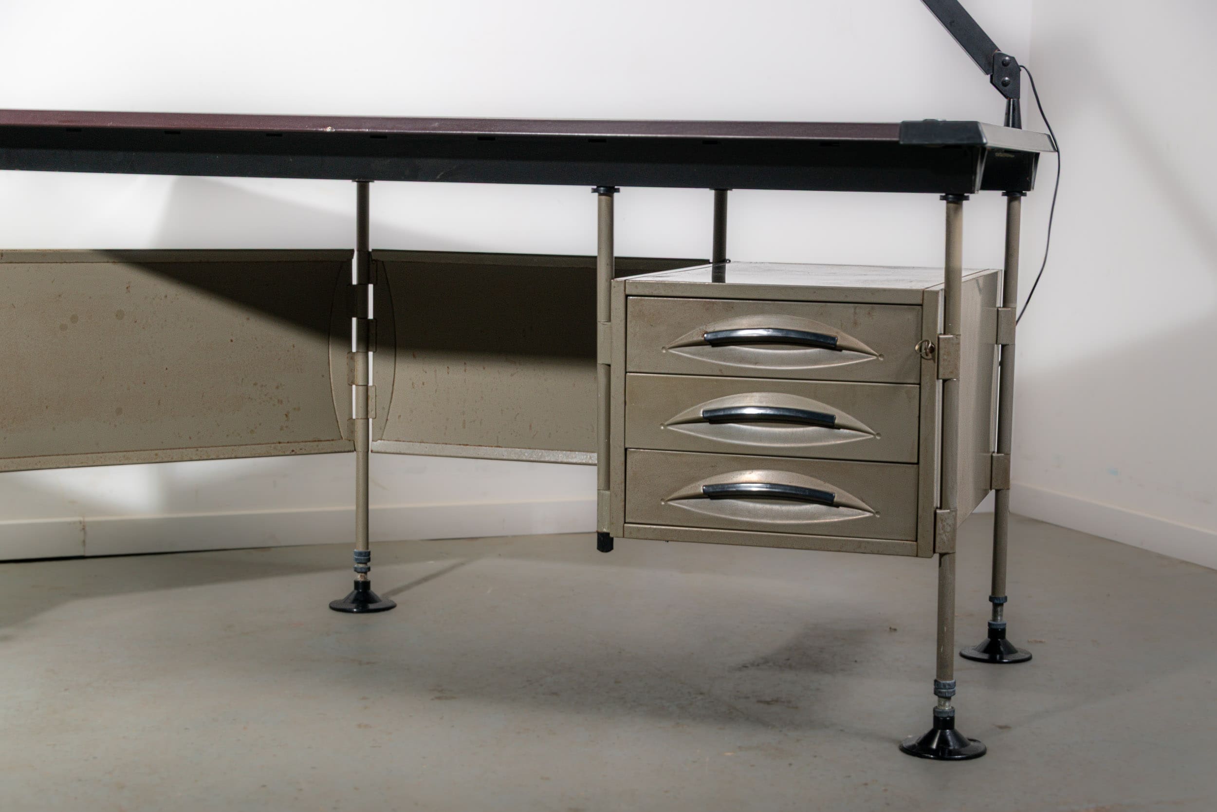 Spazio series director's desk with lamp by Studio BBPR for Olivetti, circa 1960