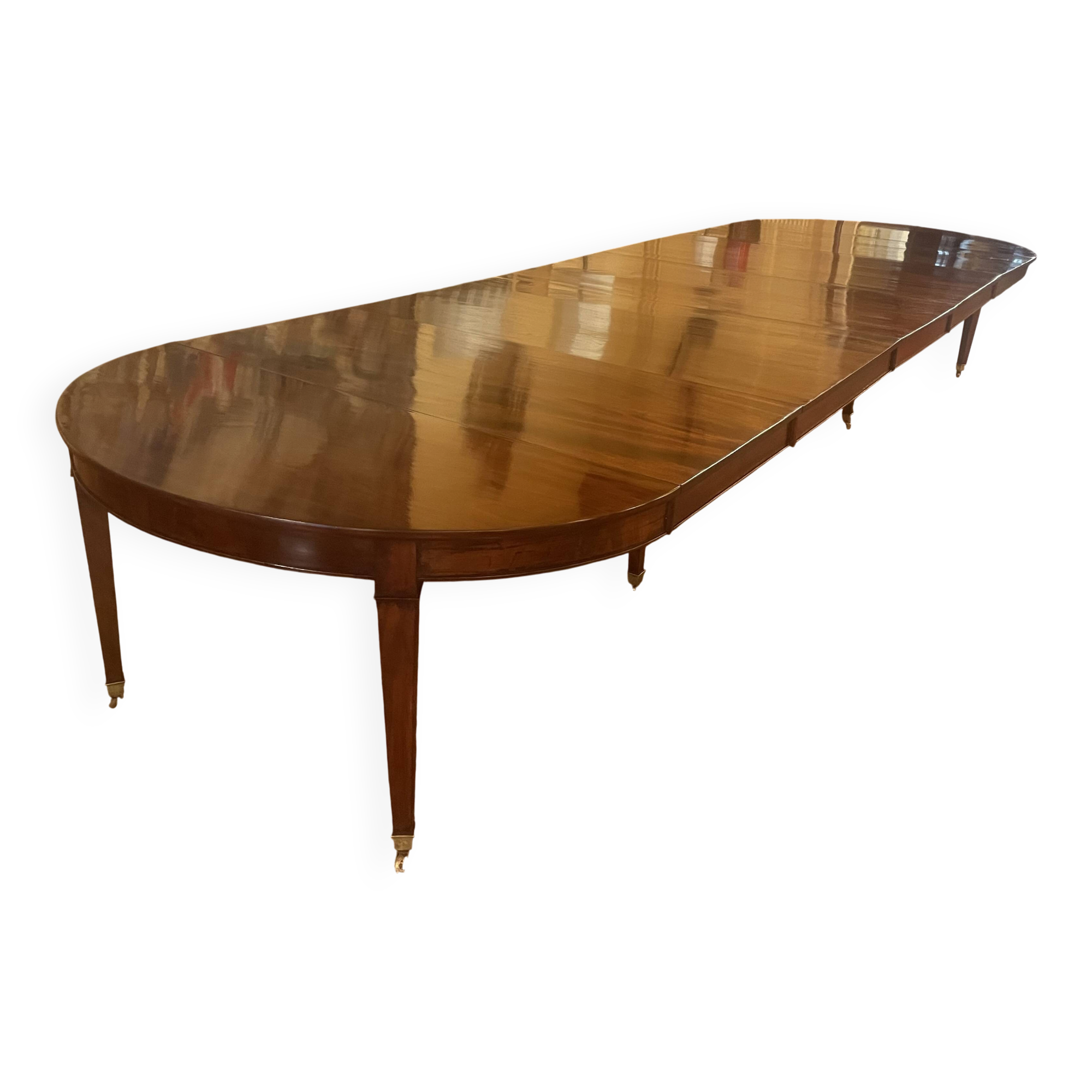 Extensible dining table from the Louis XVI period in mahogany with a banded top.