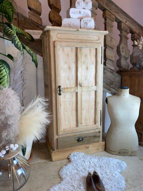 Parisian locker room