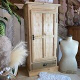 Parisian locker room