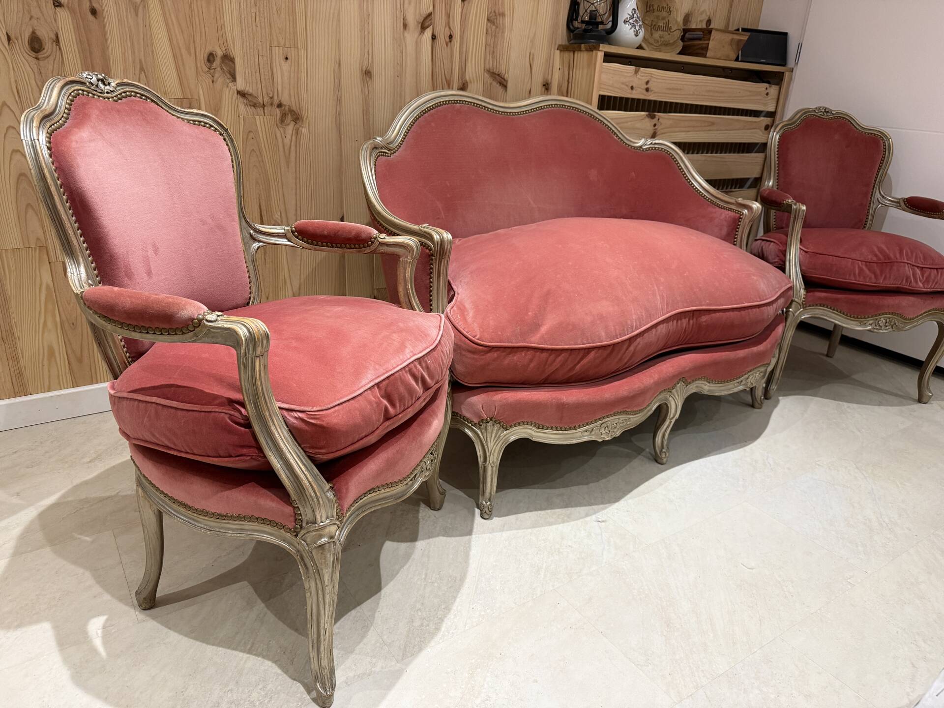 salon complet de style Louis XV – banquette corbeille et paire d