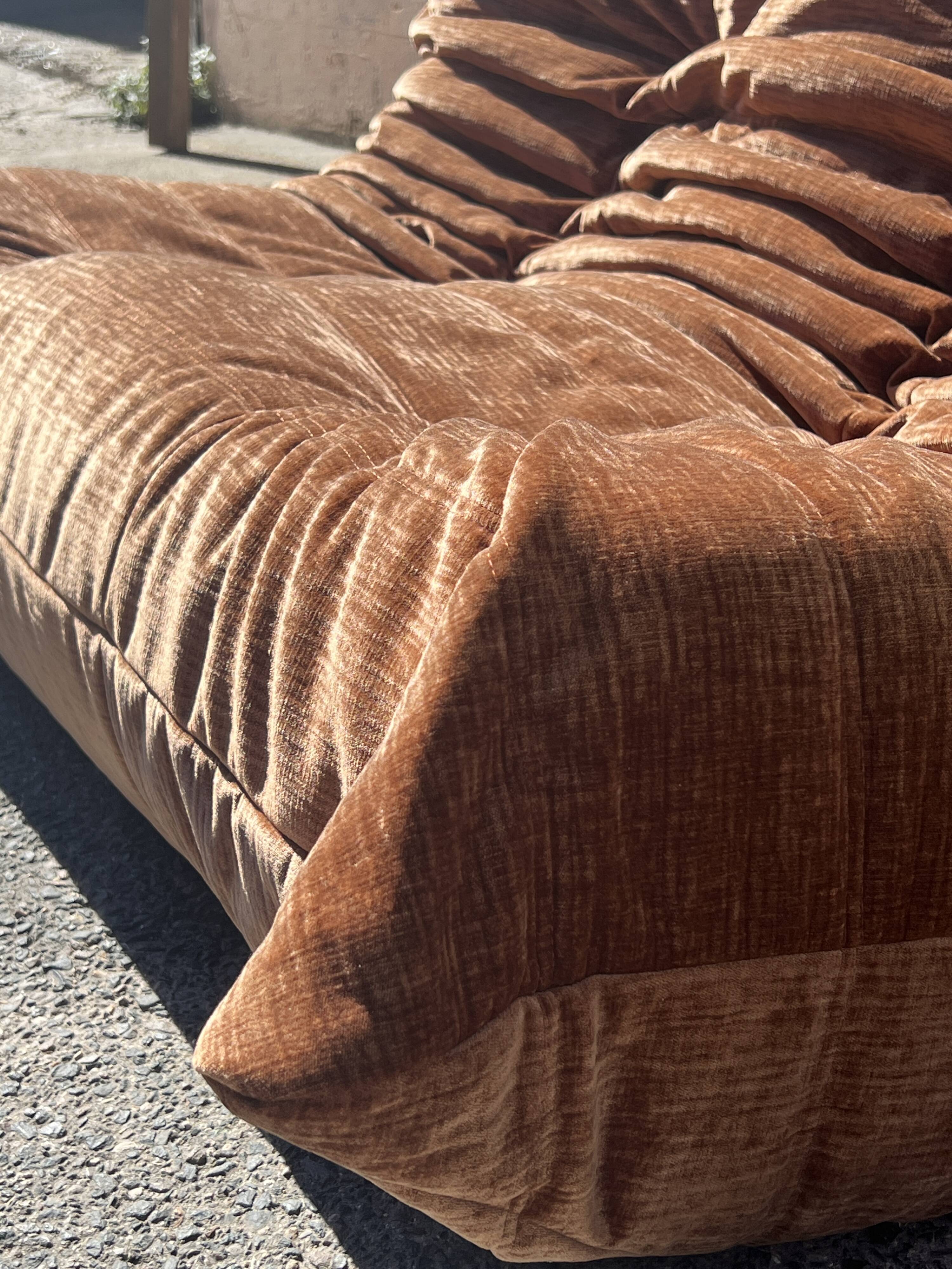 Two-seater Togo sofa in terracotta velvet, Ducaroy first edition 1970.