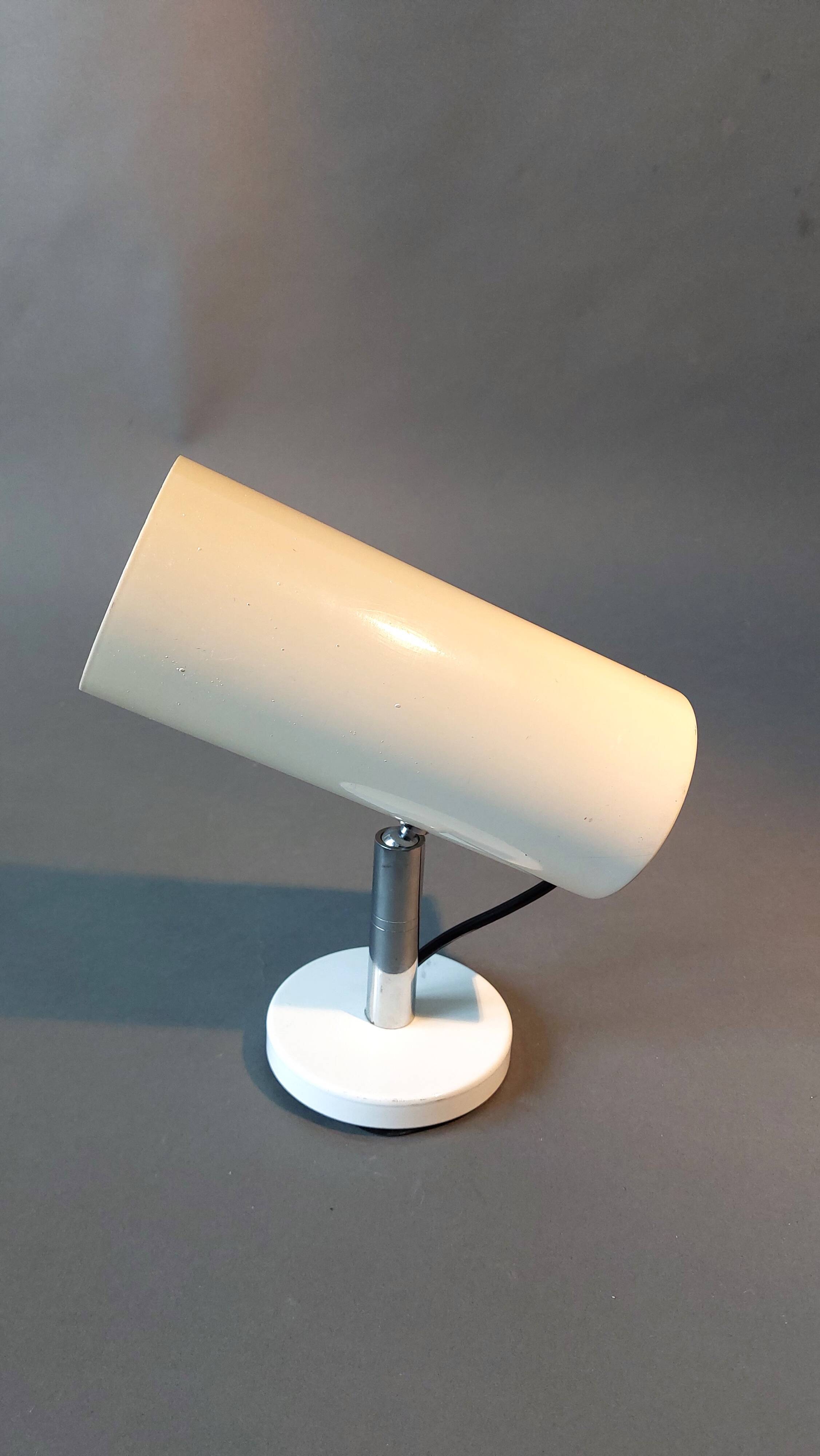 Modernist adjustable wall light 1960 beige lacquered.