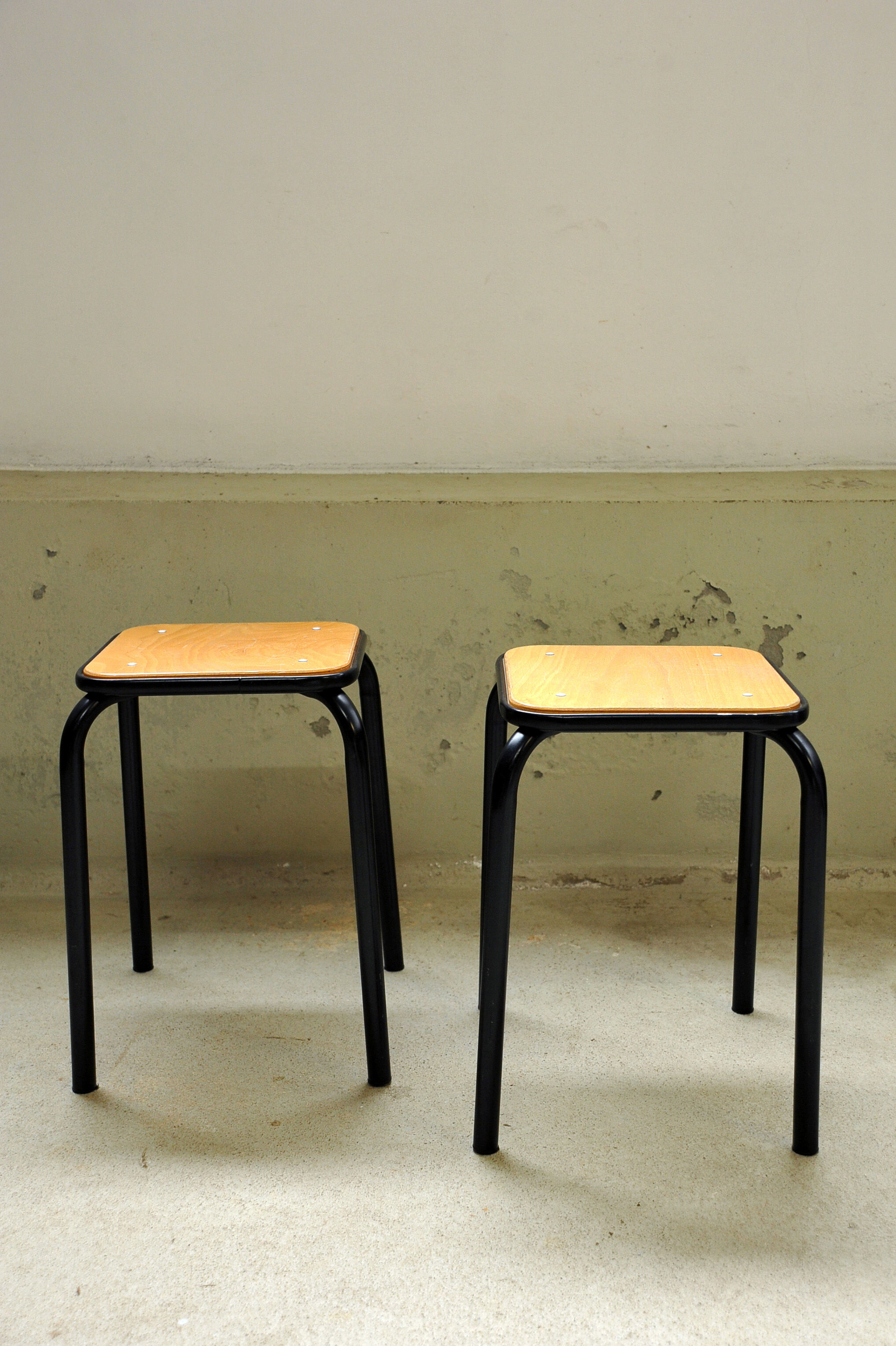 Pair of vintage industrial stools - 70s