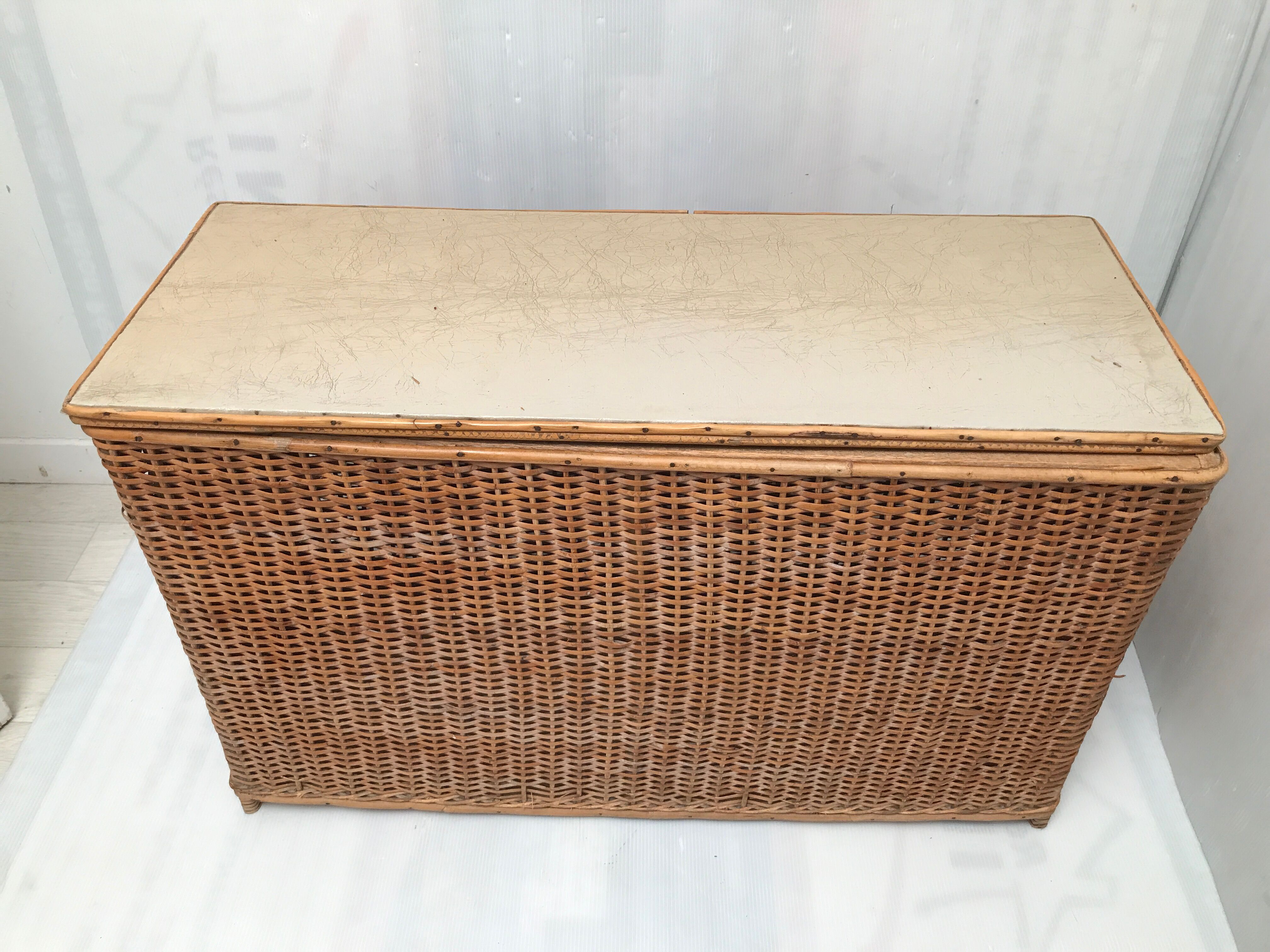 Braided rattan trunk 50s-60s