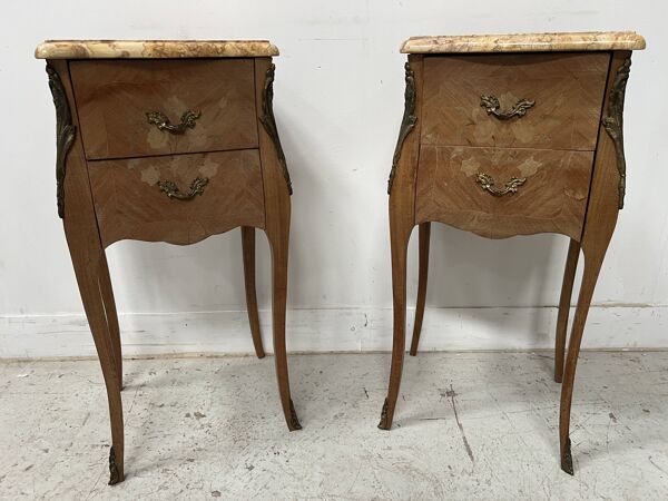 Paire de petites commode marquetées de style Louis XV  / XX siècle
