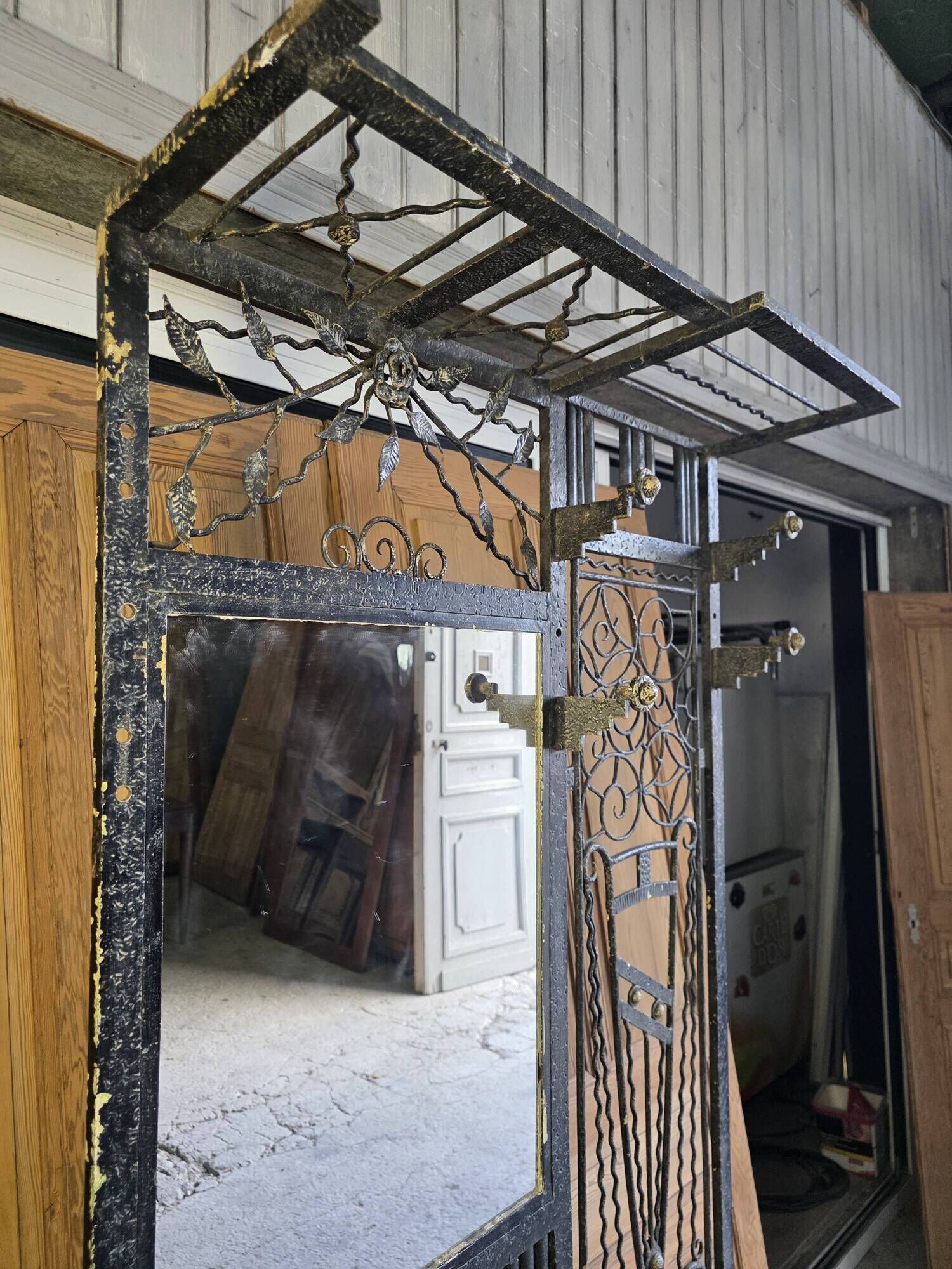 Art Deco coat rack wardrobe in wrought iron from the 1930s.