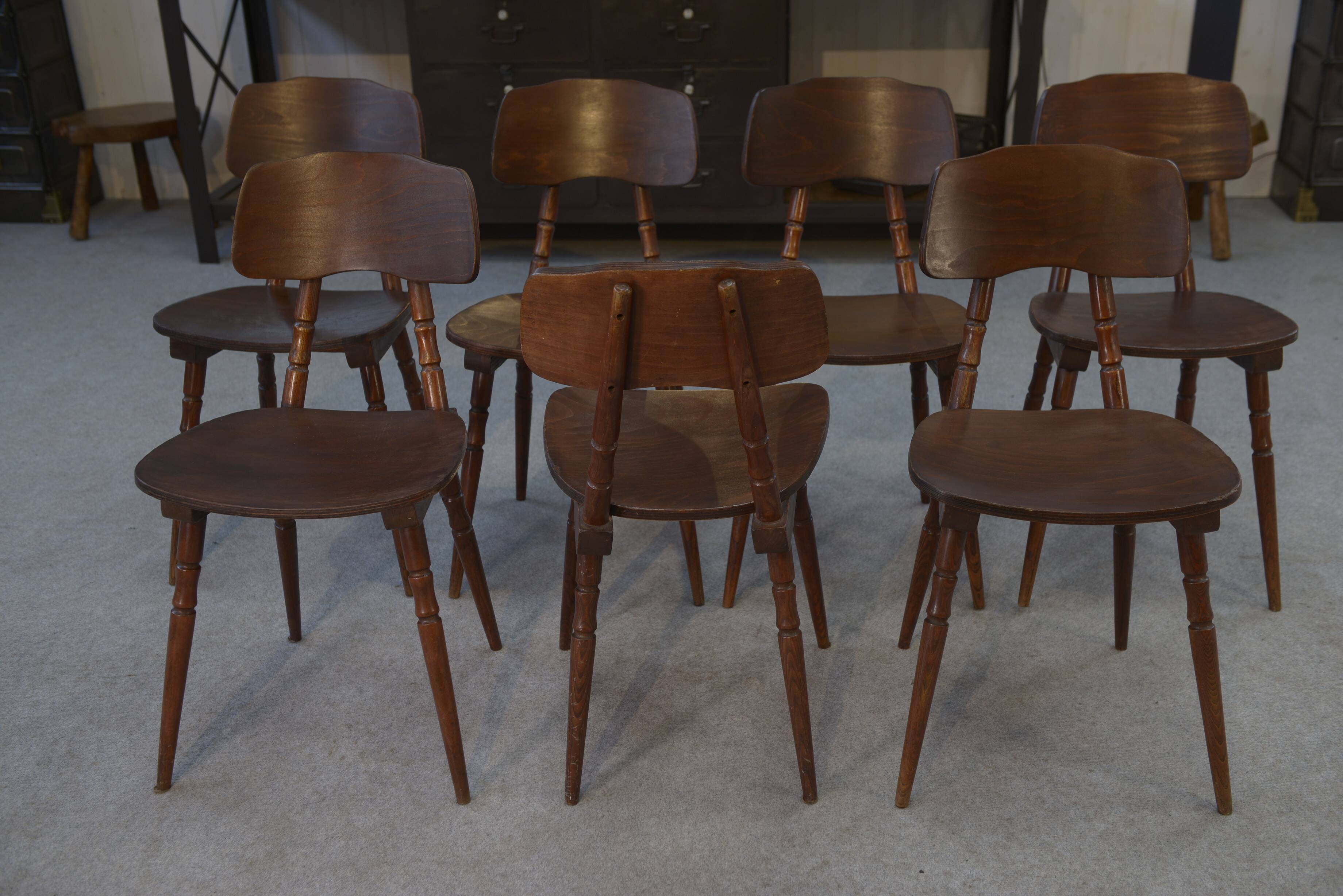 Set of 7 oak and beech plywood chairs