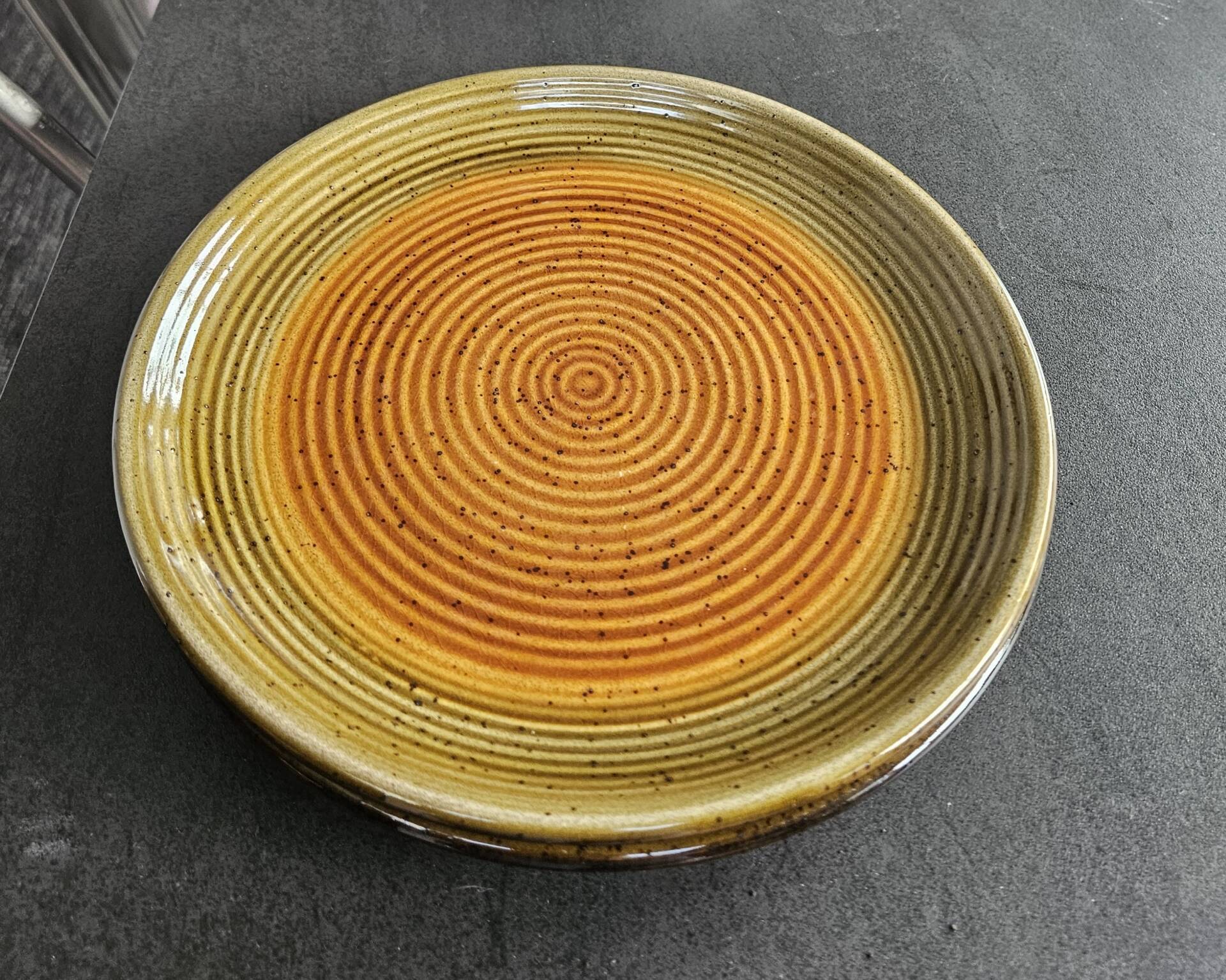 Lot de 2 assiettes en grès St Amand : 70’s