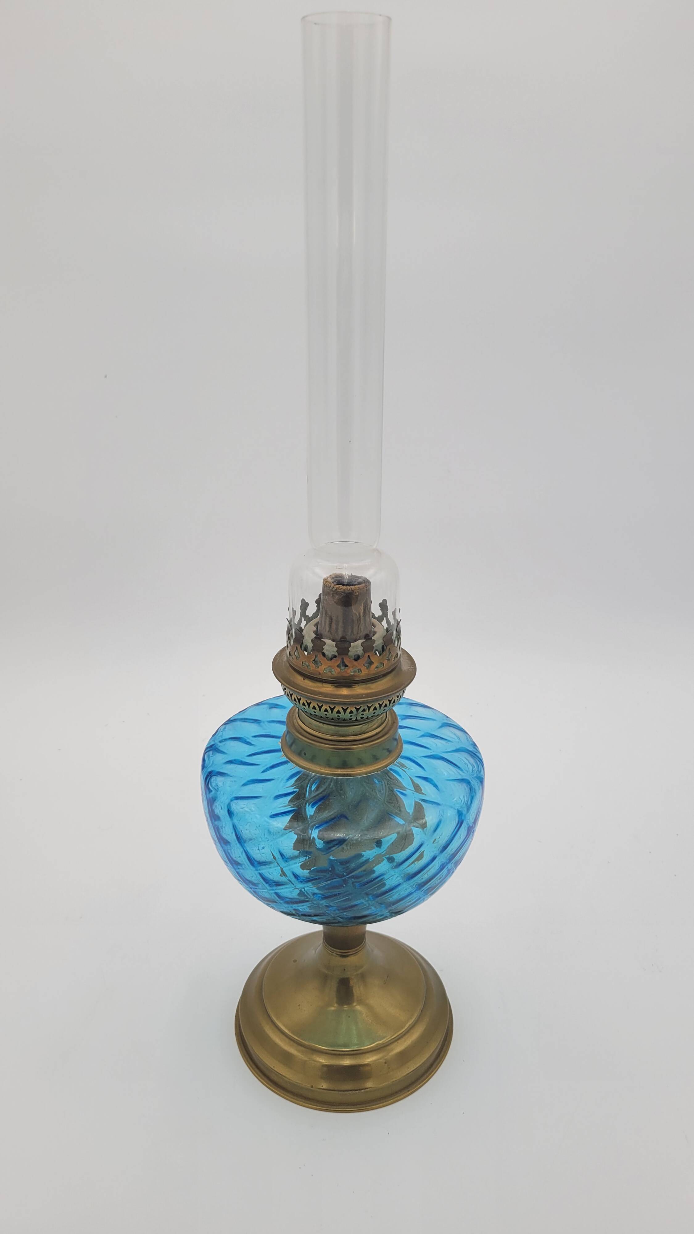Lampe à huile en verre bleu et laiton