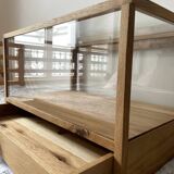 Display cabinet in solid oak and glass