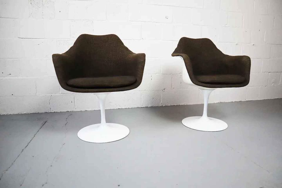Set of two Eero Saarinen swivel Tulip Armchairs model 150, 1970's