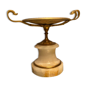 Coupe à anses en bronze doré ciselé début XIXe sur base albâtre