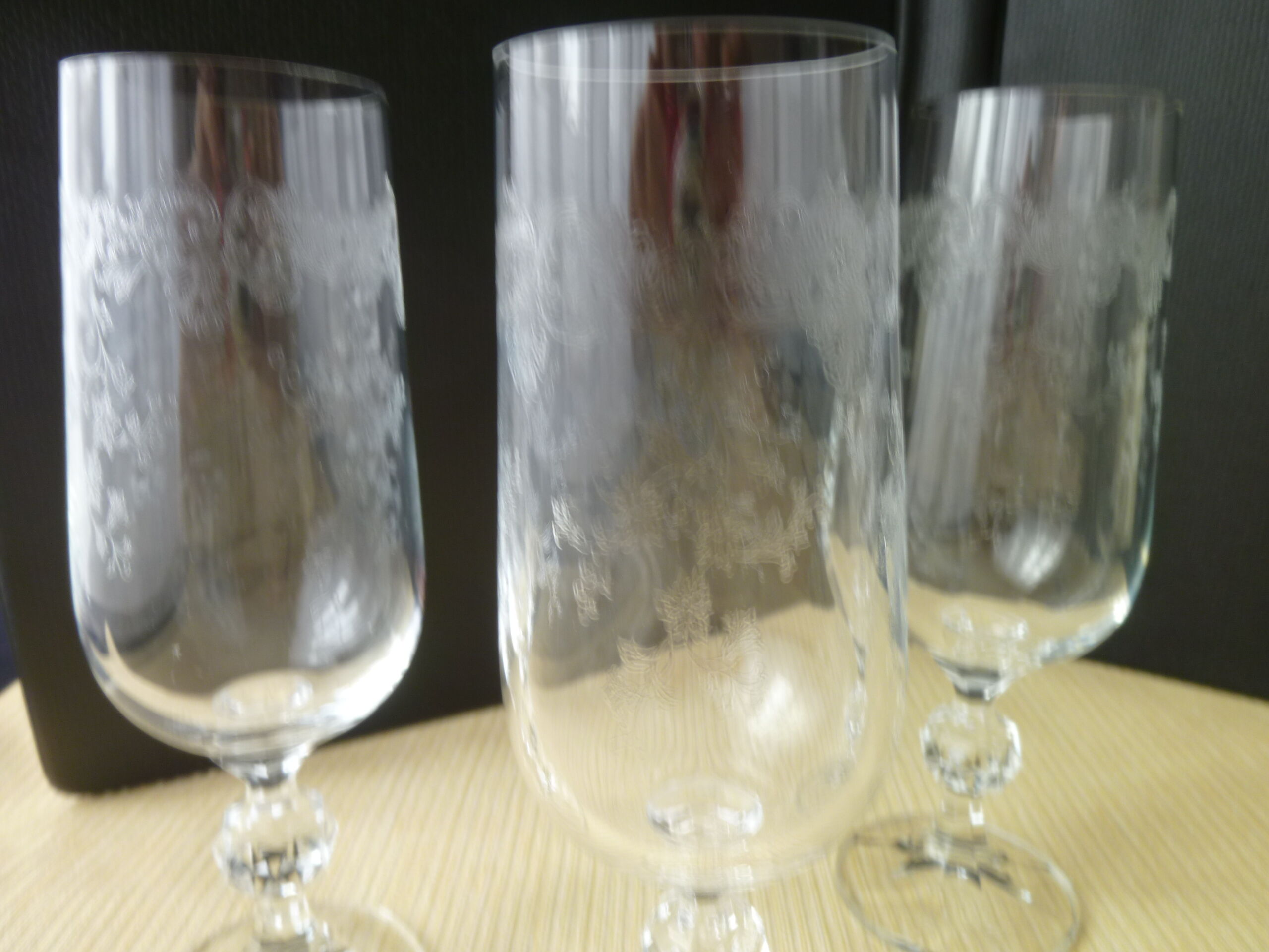 Set of 5 champagne flutes in crystalline engraved decoration and button leg