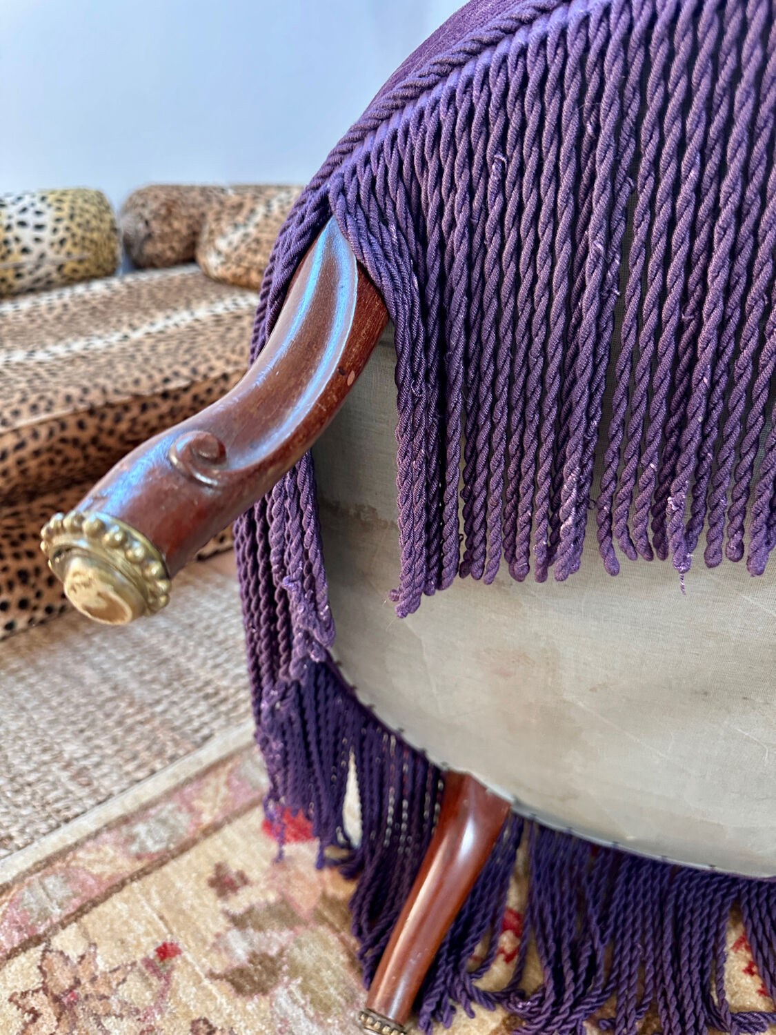 Large armchair, pouffe, purple in velvet.