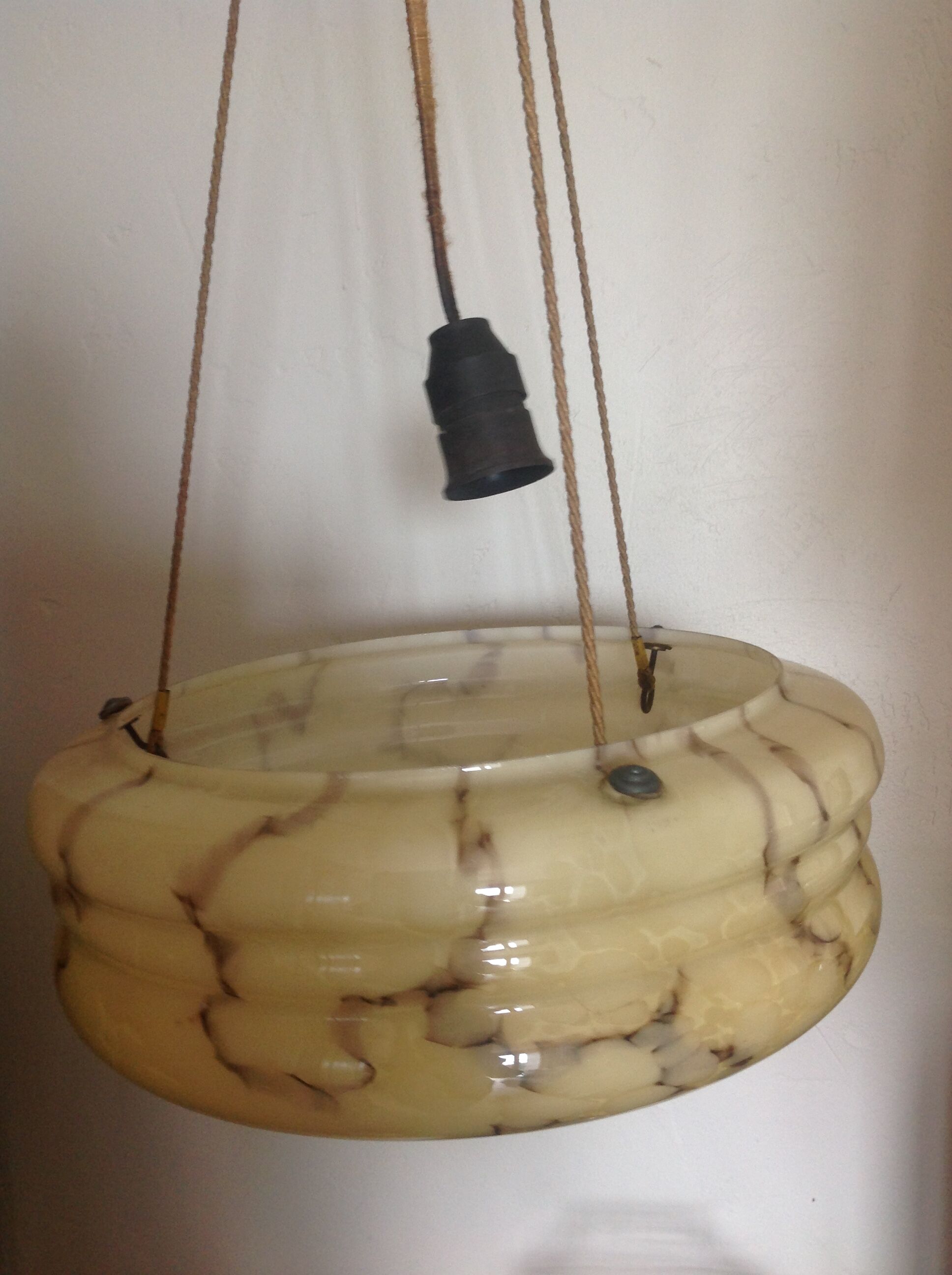 Art deco marbled glass bowl suspension