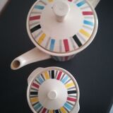 Vintage teapot and sugar bowl