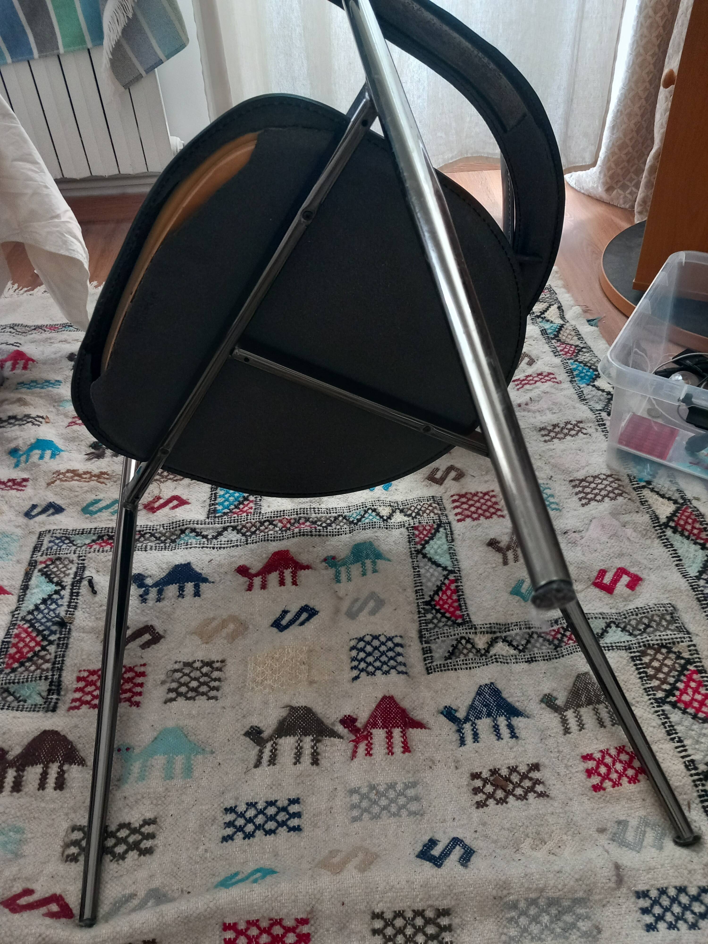 Italian chair from the 80s in Arden style.