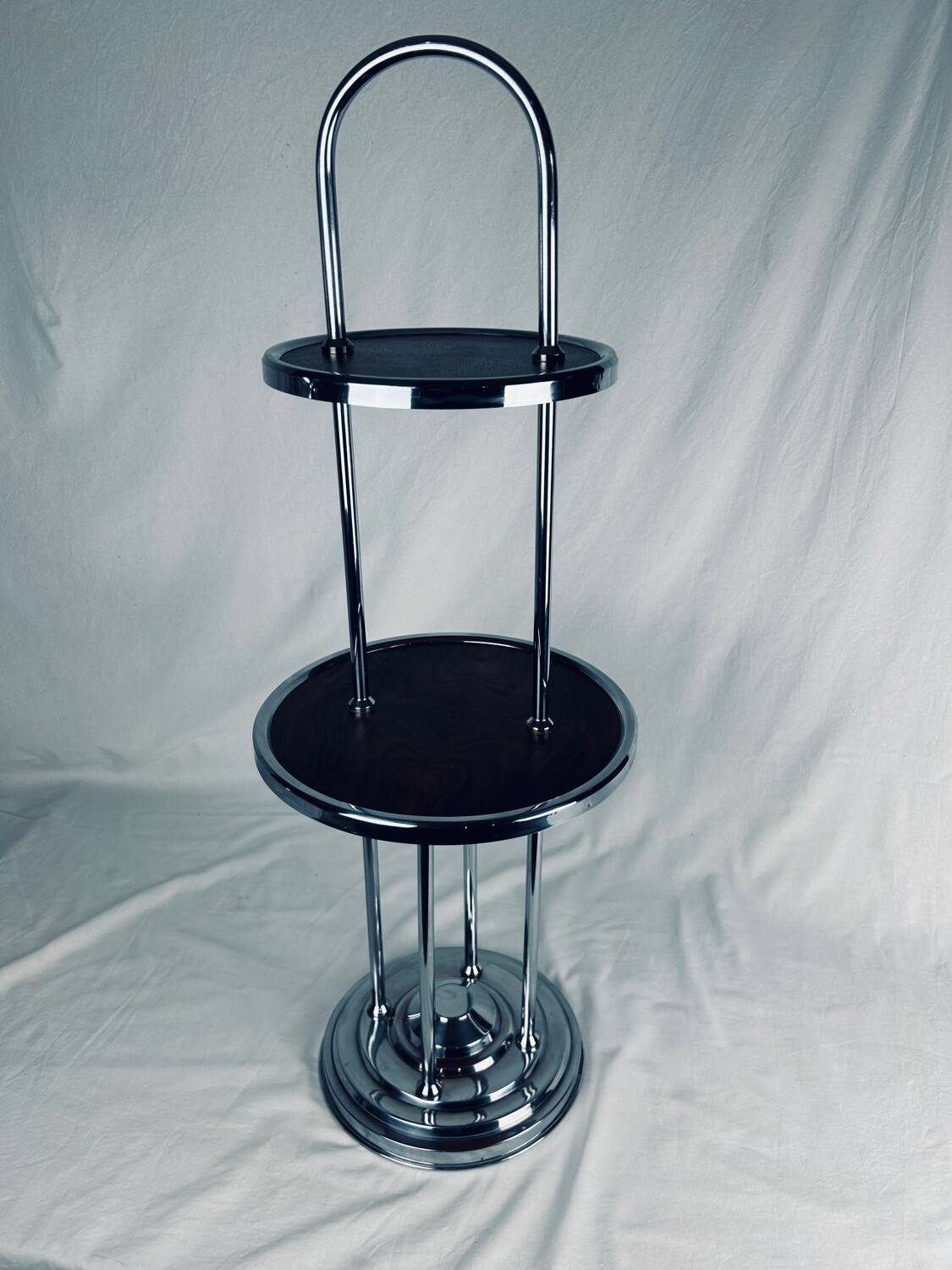 Art Deco Bauhaus style side table/pedestal table in wood and chrome-plated metal