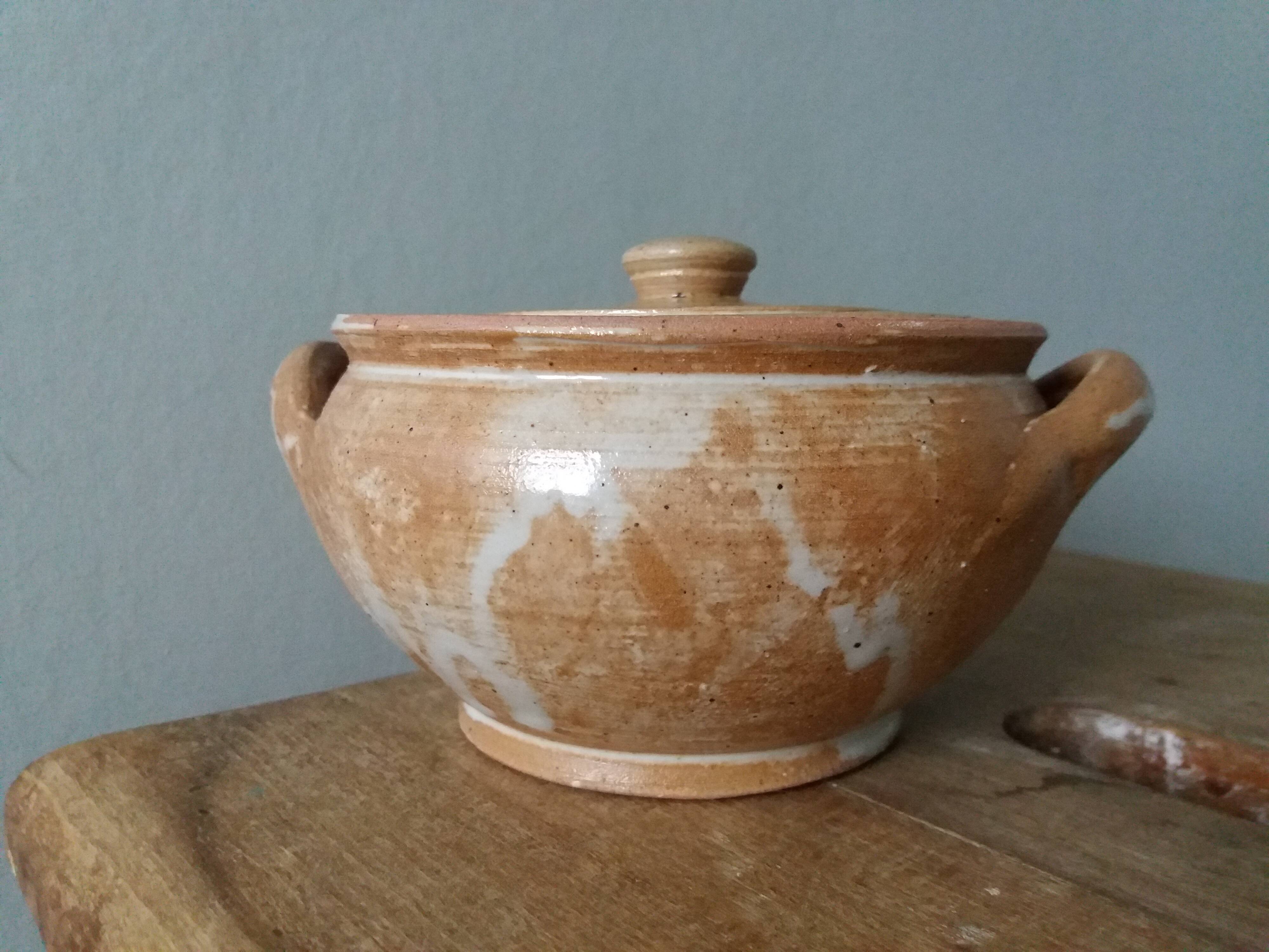 Covered sugar bowl in Puisaye stoneware