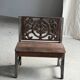 Mini banc à dossier sculpté à motif de rosace et volutes H59 L51