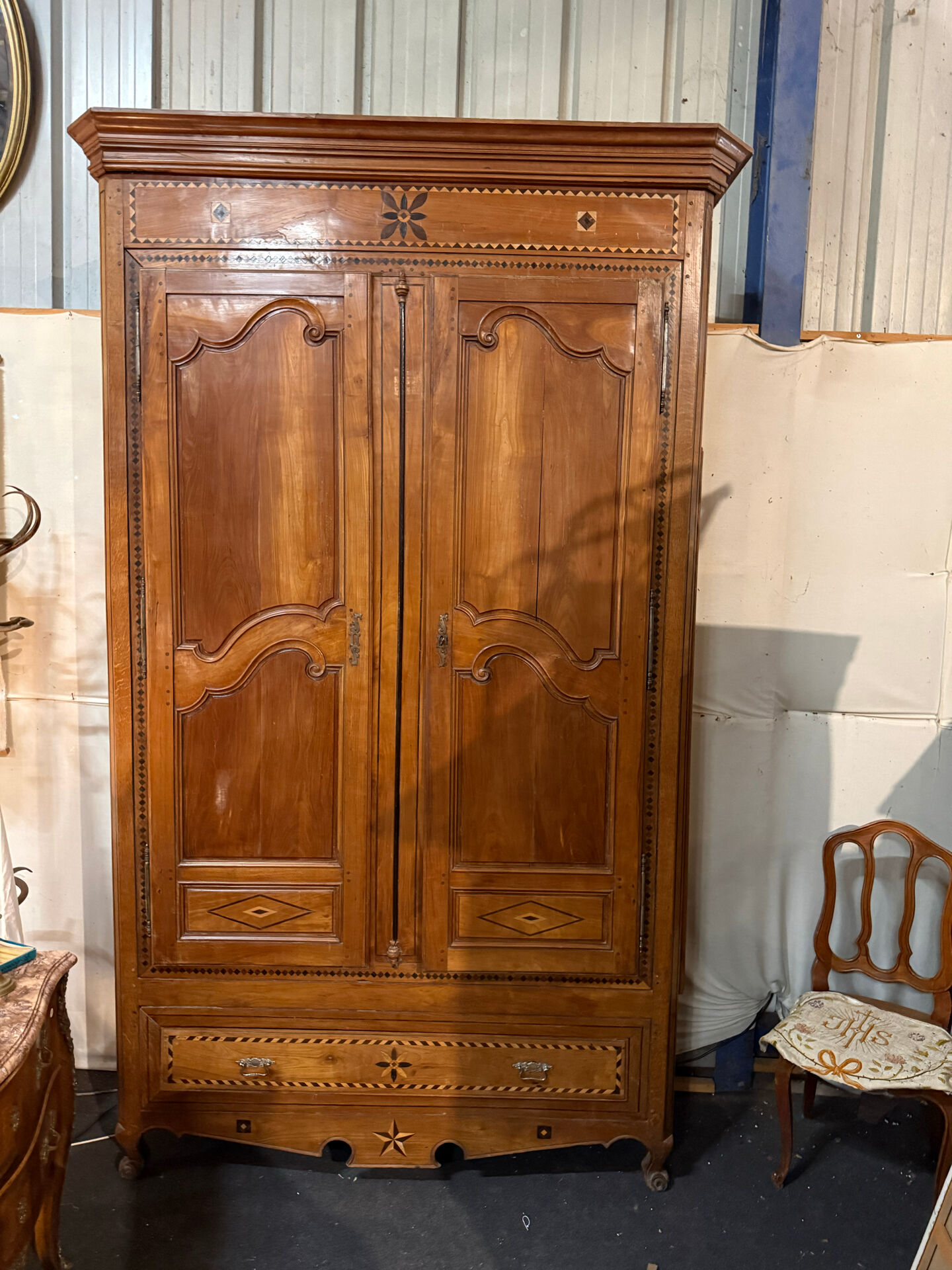 Armoire Saintongeaise avec porte latérale