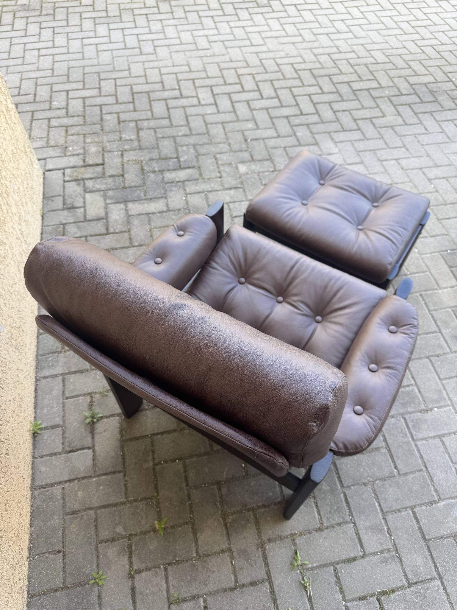 Vintage Ekornes Amigo armchair and footrest – Renovated